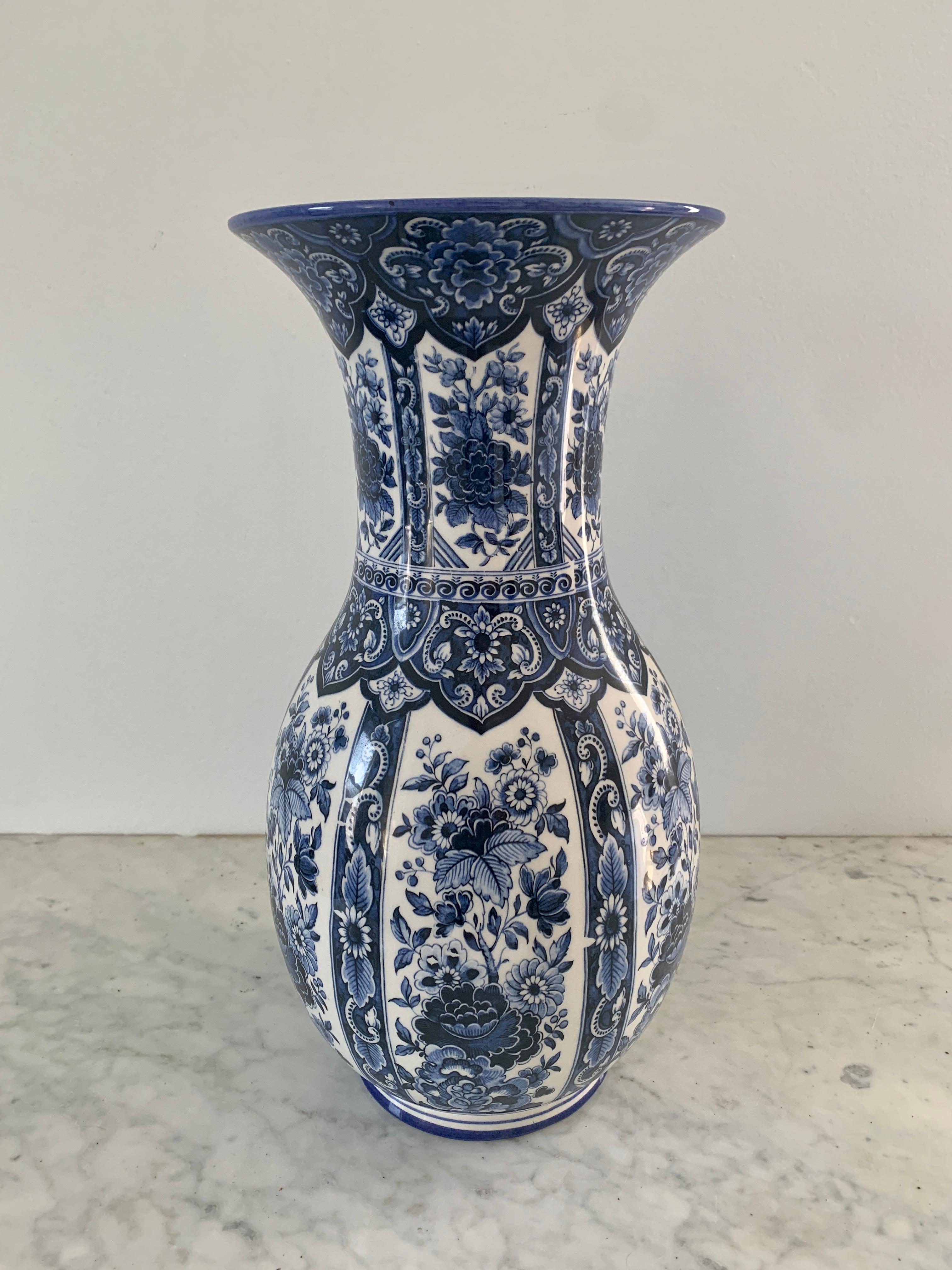 20th Century Delfts Blue and White chinoiserie Porcelain Vase