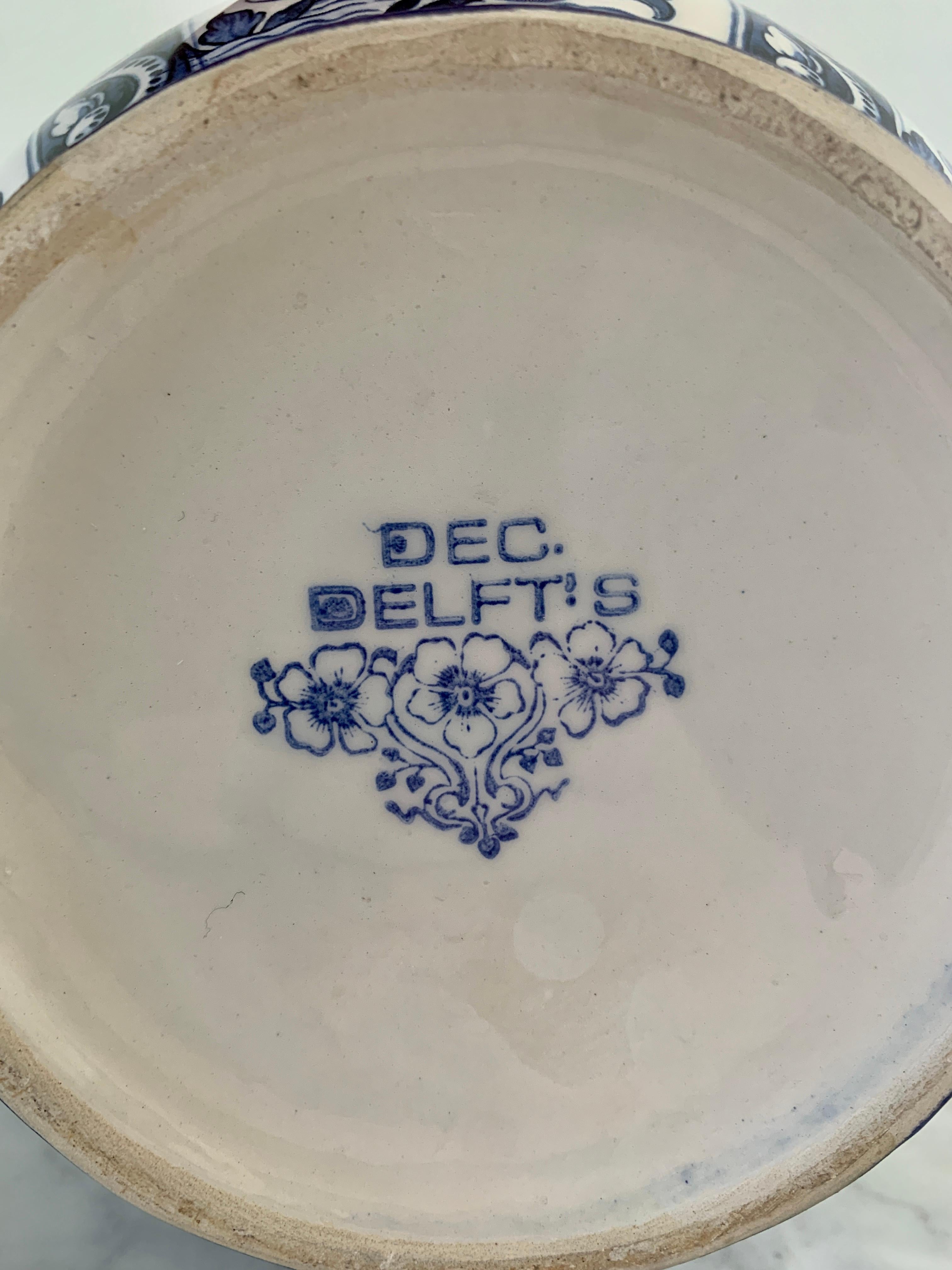 Delfts Blue and White chinoiserie Porcelain Vase 1