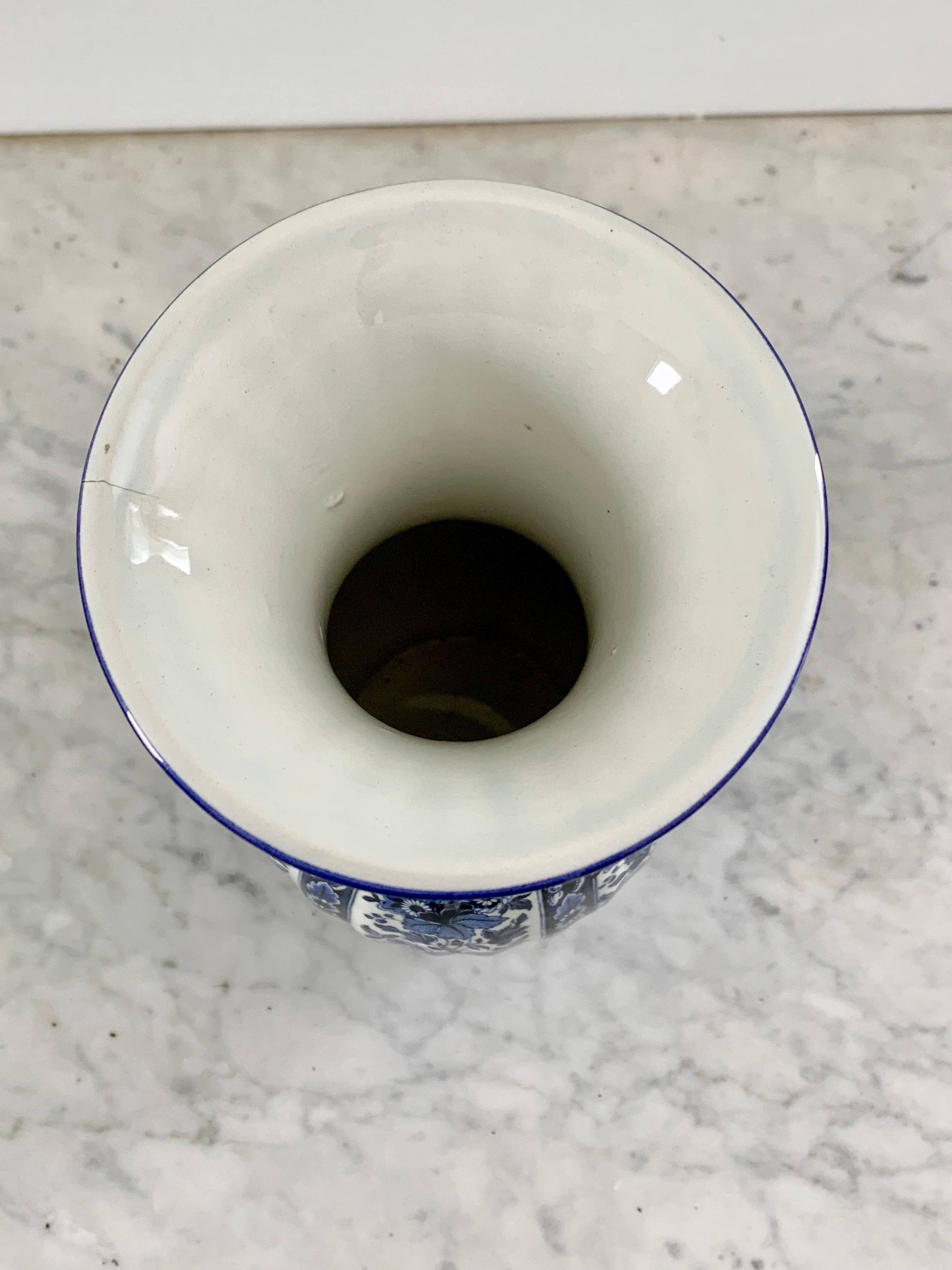 Porcelaine Vase en porcelaine de Delfts de style chinoiseries bleu et blanc en vente