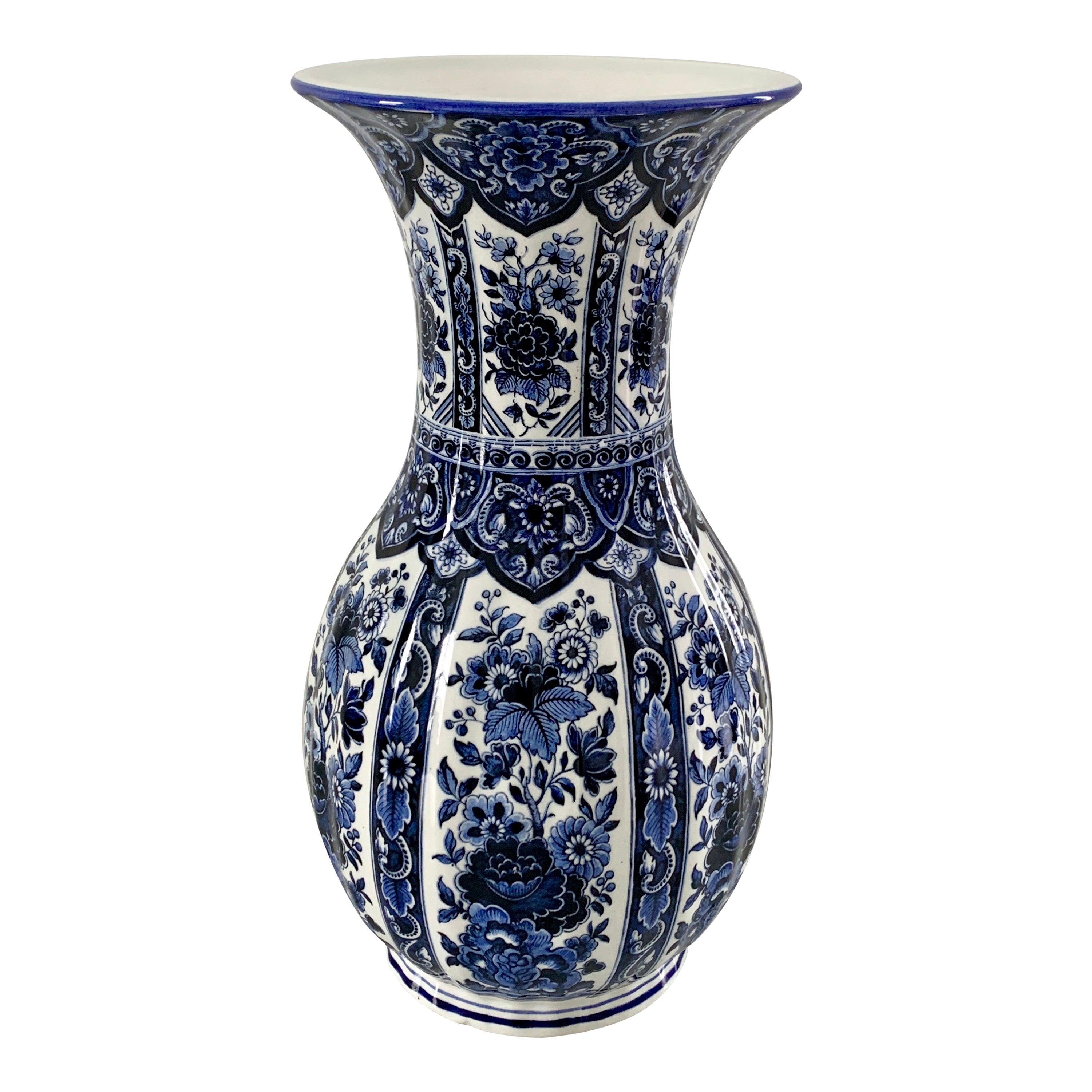 Delfts Blau-weiße Porzellanvase mit Chinoiserie