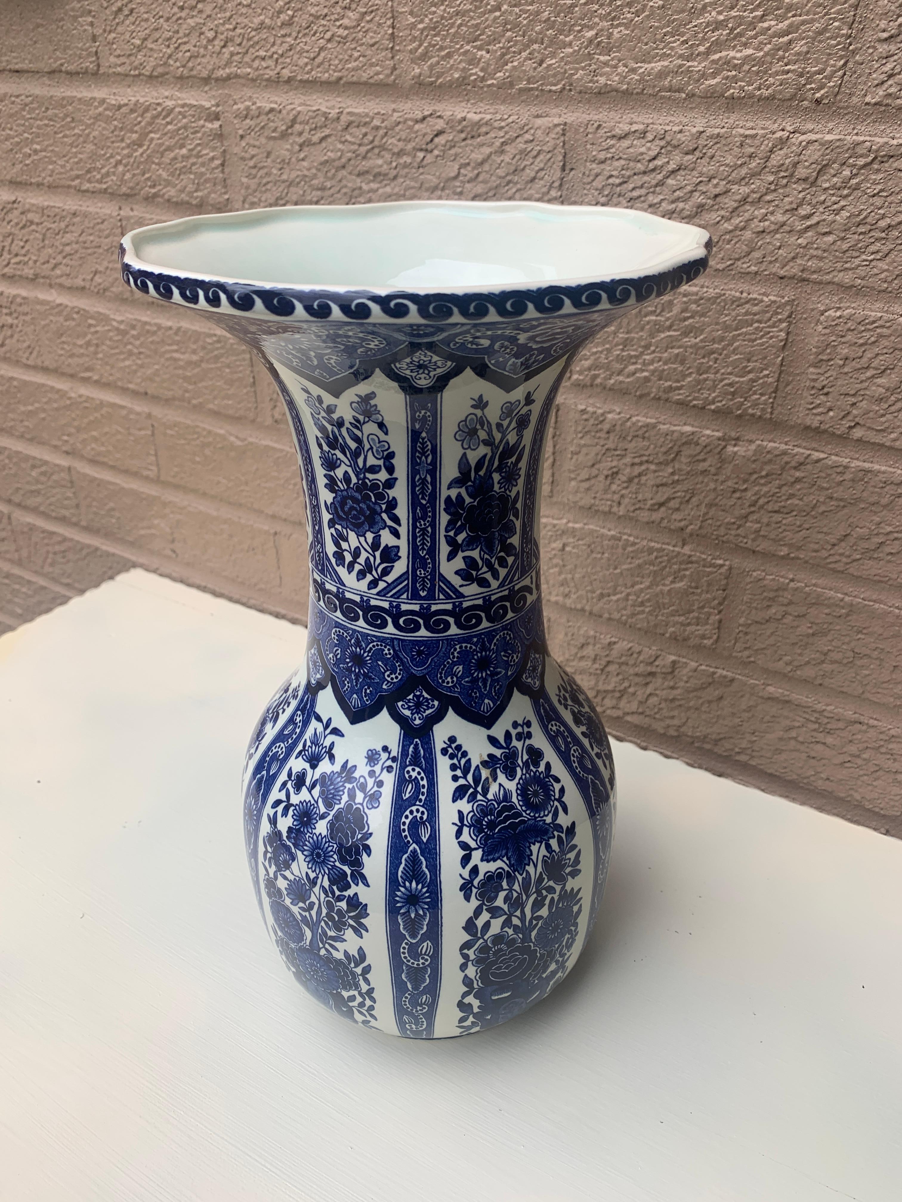 Cineserie Vaso in porcellana Royal Delfts Sphinx by Boch blu e bianco in vendita