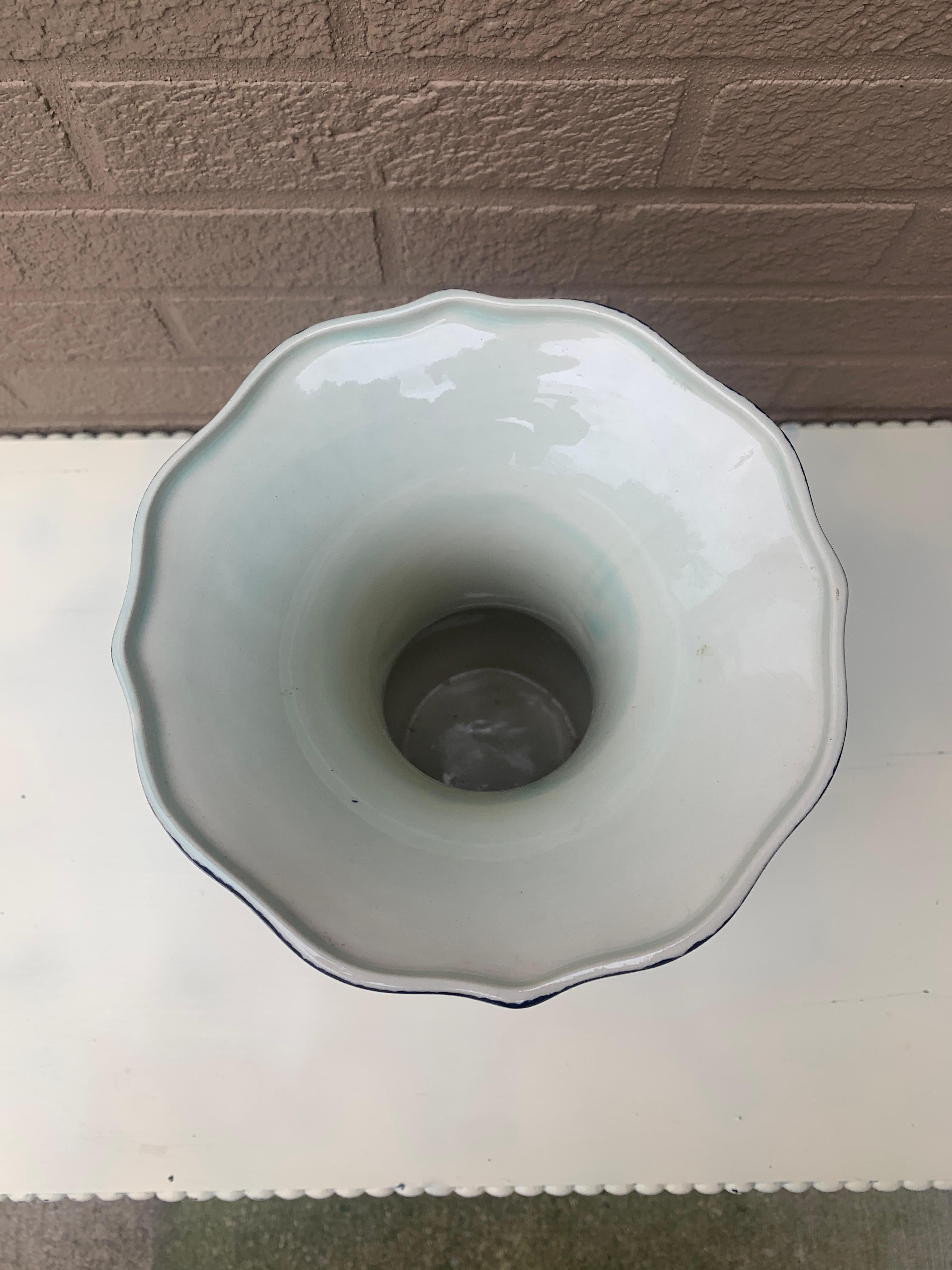 Porcellana Vaso in porcellana Royal Delfts Sphinx by Boch blu e bianco in vendita