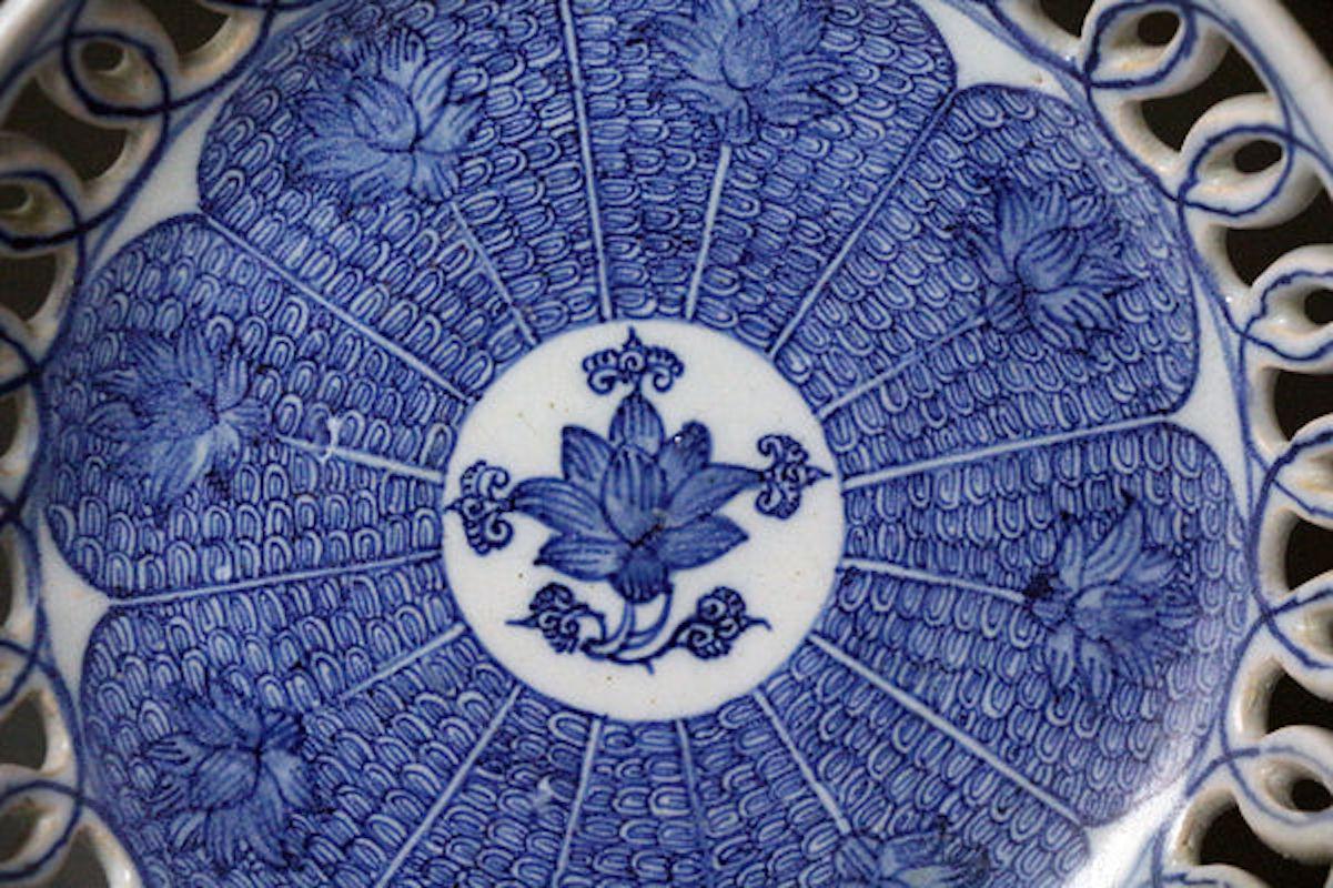 Delftware Bowl with Pierced Sides Probably, London, England, 18th Century In Good Condition In Woodstock, OXFORDSHIRE