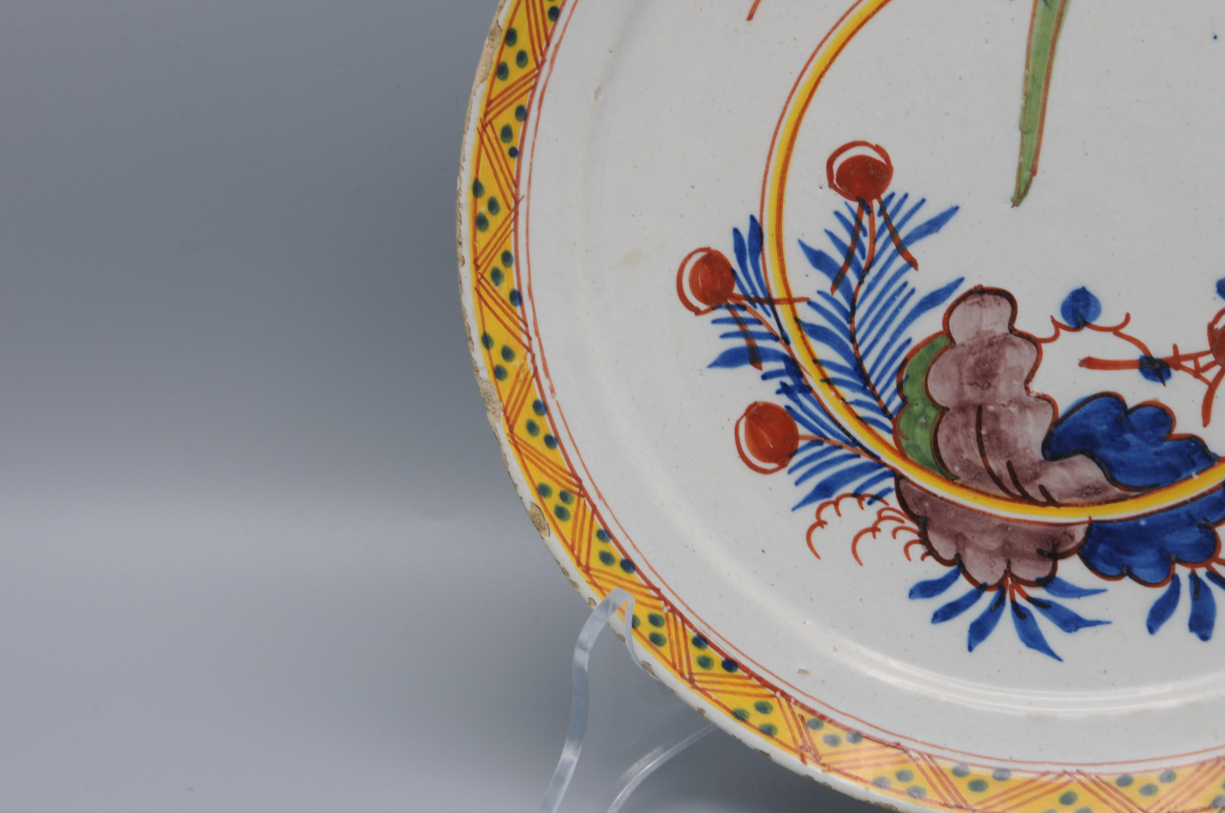 Delftware - Pareja de platos con un Loro, mediados del siglo XVIII en venta 2