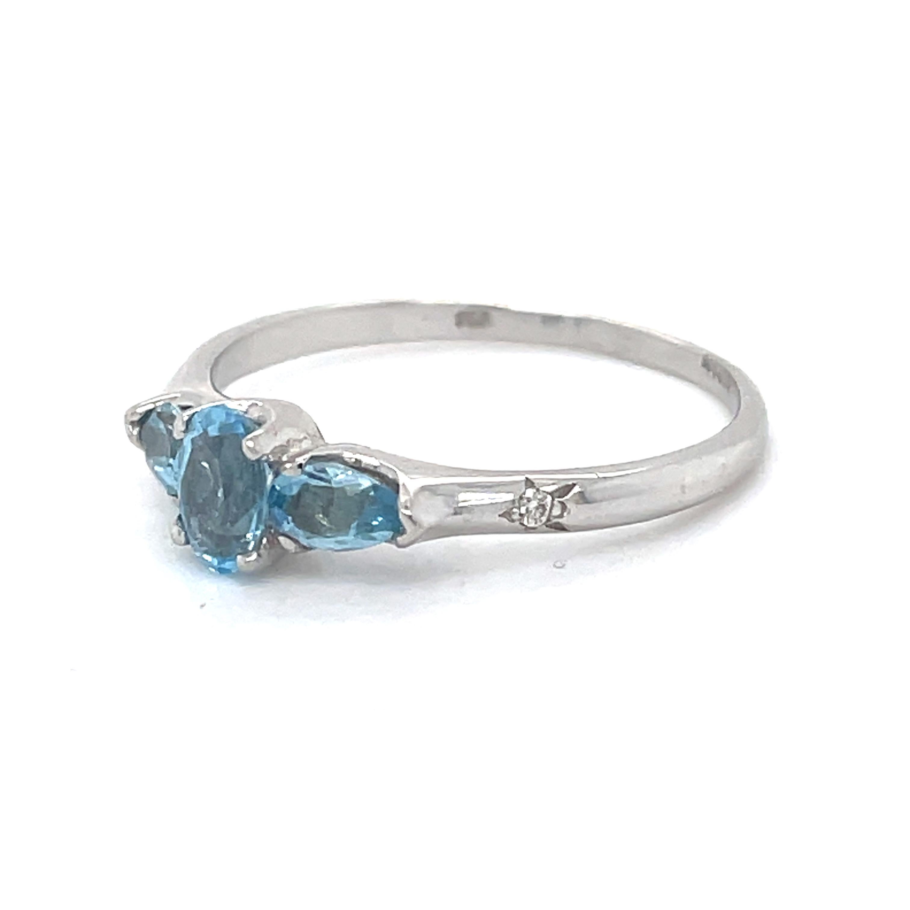 Jewelry Material:White Gold 18k (the gold has been tested by a professional)
Total Carat Weight: 1.01ct (Approx.)
Total Metal Weight: 2.7g
Size:9 US  / Diameter 18.89 mm (inner diameter)

Grading Results:
Stone Type: Blue Topaz
Shape: Oval +