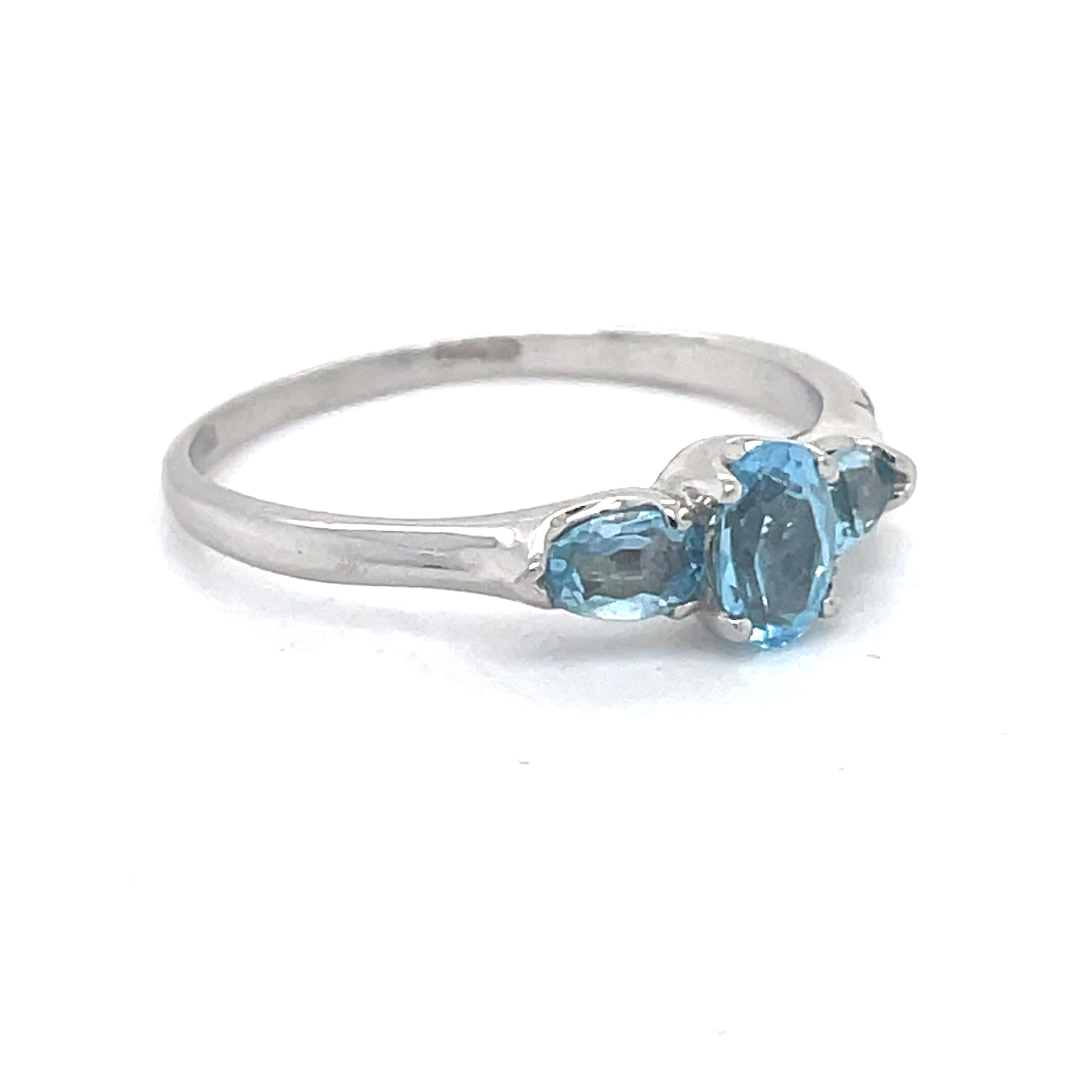 Delicat Blue topaz ring - 1ct Blue Topaz Ring, 18K white gold, 0.01CT diamond  For Sale 2