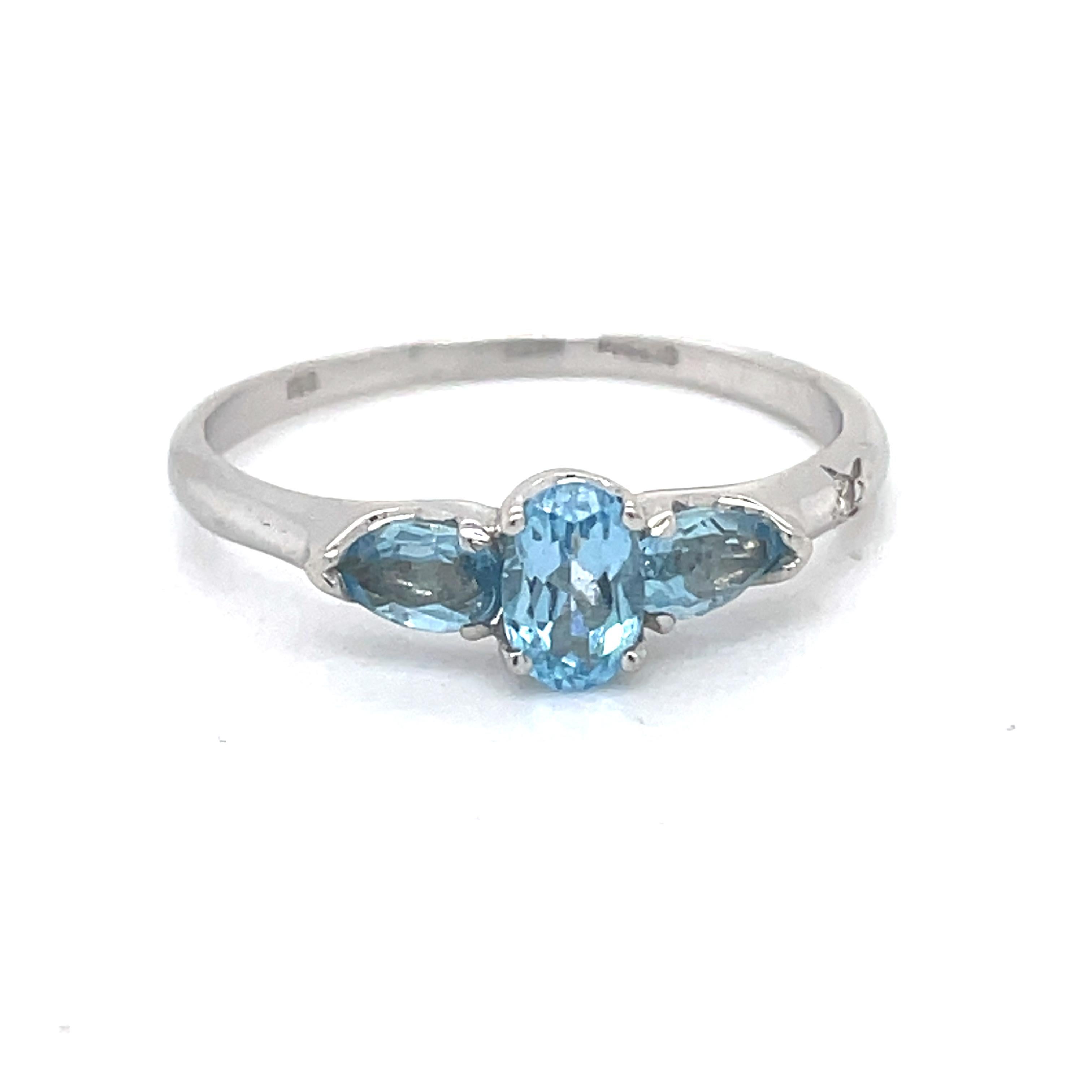 Delicat Blue topaz ring - 1ct Blue Topaz Ring, 18K white gold, 0.01CT diamond  For Sale 3