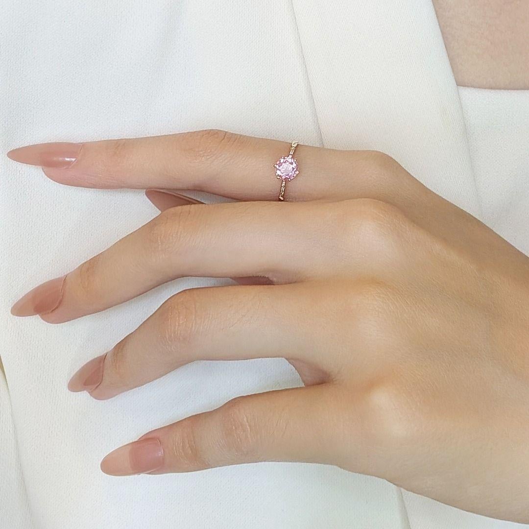 Delicate bague Gol en or jaune 18 carats, tourmaline rose 0,74 carat et diamants naturels pavés Pour femmes en vente