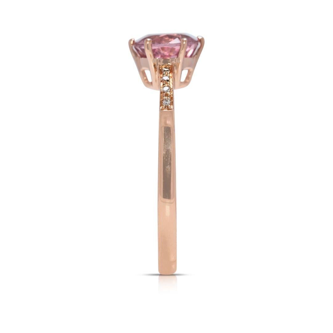 Delicate bague Gol en or jaune 18 carats, tourmaline rose 0,74 carat et diamants naturels pavés en vente 1