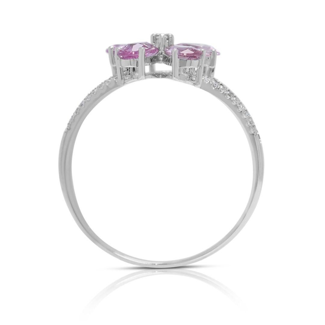 Blumenring aus 18 Karat Weißgold mit zartem 0,87 Karat rosa Saphir und natürlichen Diamanten im Angebot 2