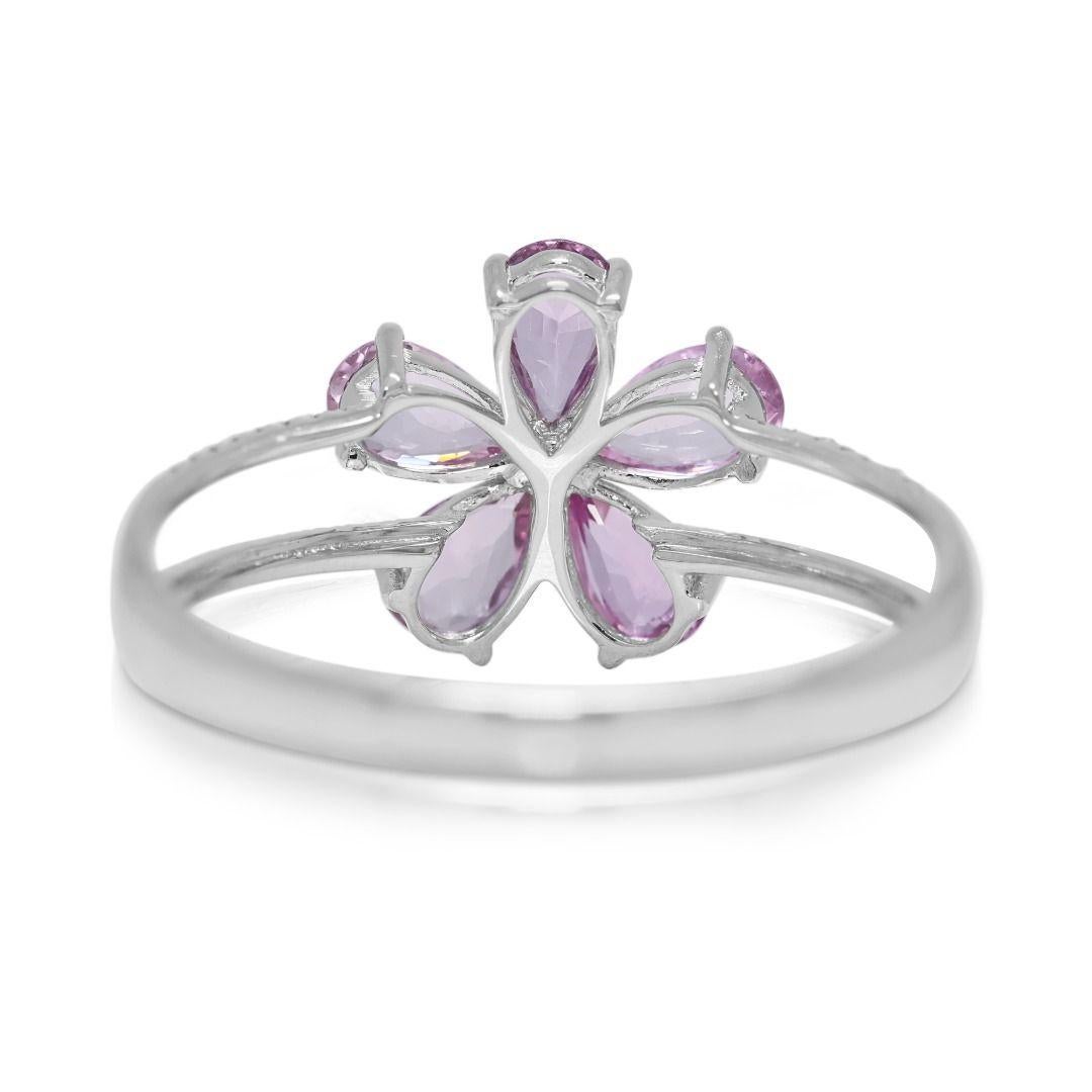 Blumenring aus 18 Karat Weißgold mit zartem 0,87 Karat rosa Saphir und natürlichen Diamanten im Angebot 3