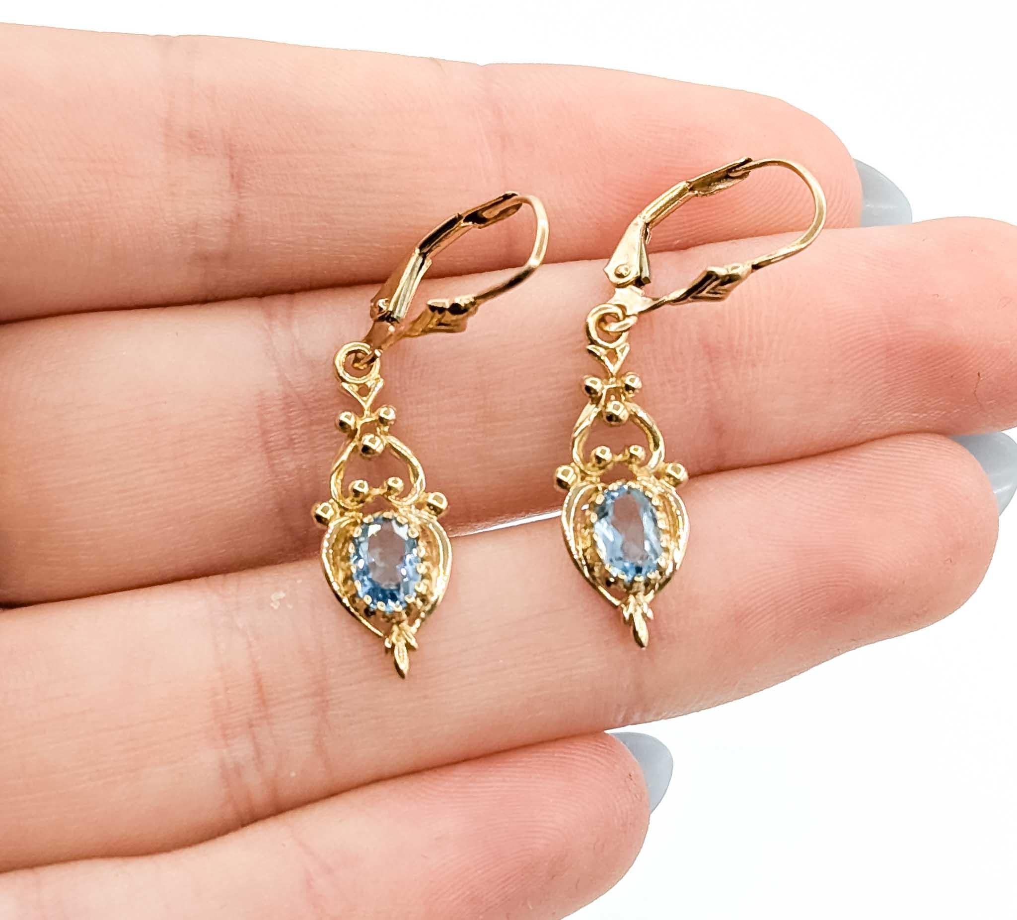 Delicados Pendientes Colgantes de Topacio de Oro Amarillo de 10k Corte oval en venta