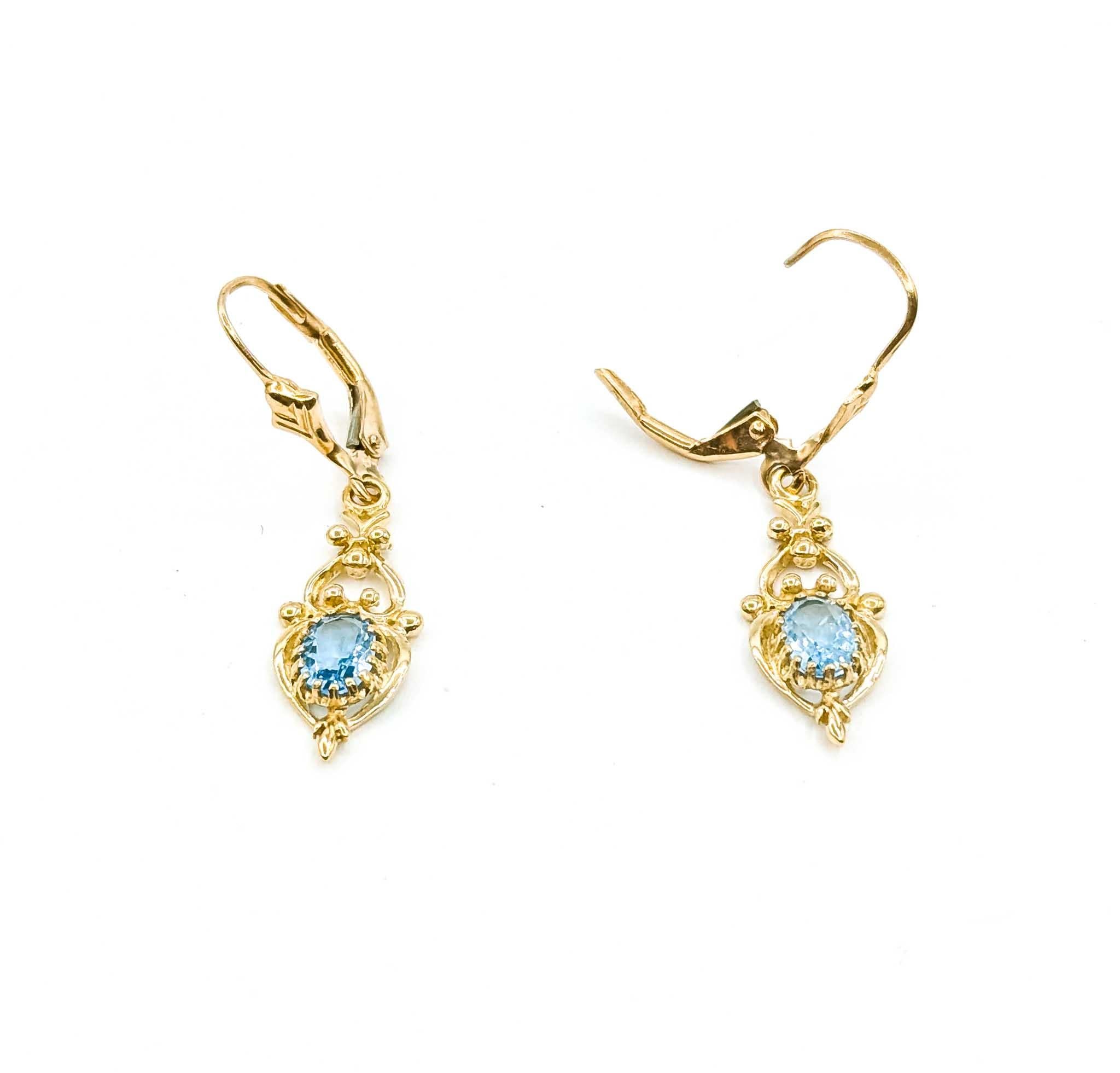 Delicados Pendientes Colgantes de Topacio de Oro Amarillo de 10k en Excelente estado para la venta en Bloomington, MN