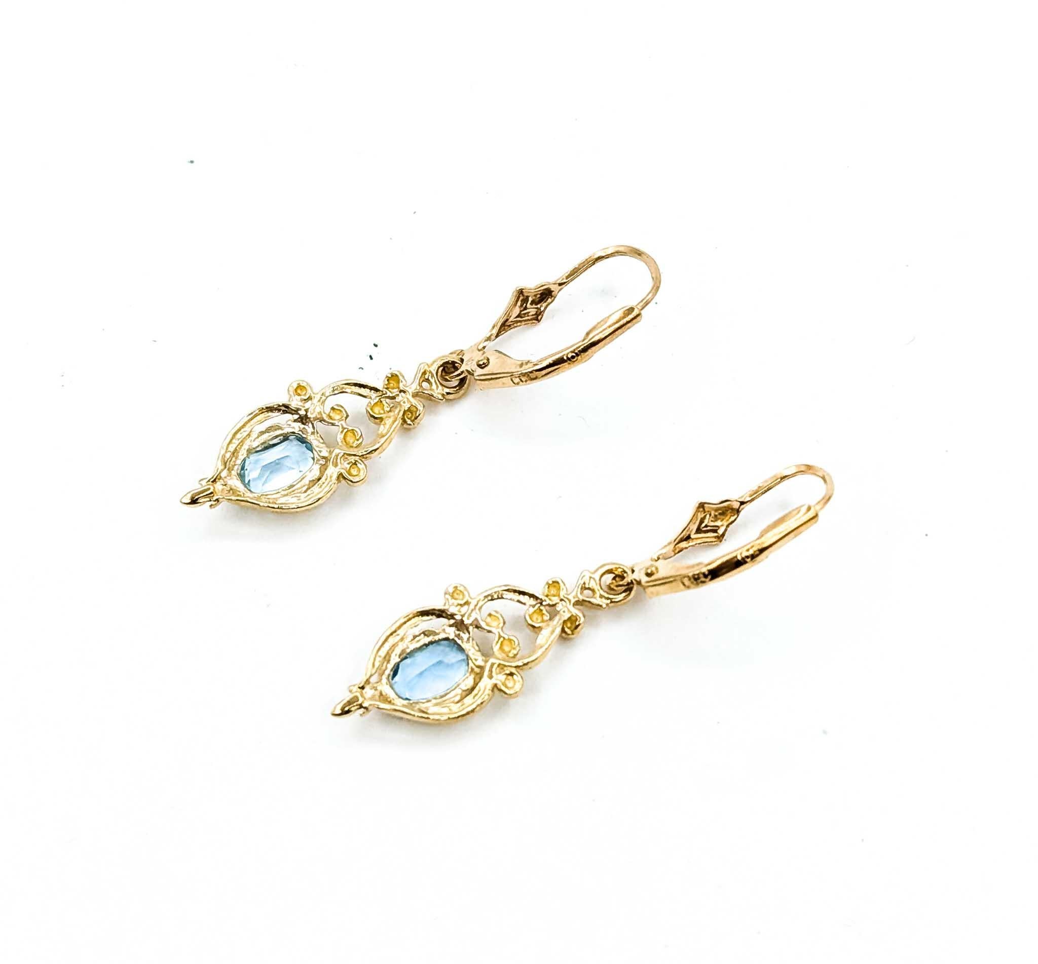 De las mujeres Delicados Pendientes Colgantes de Topacio de Oro Amarillo de 10k en venta