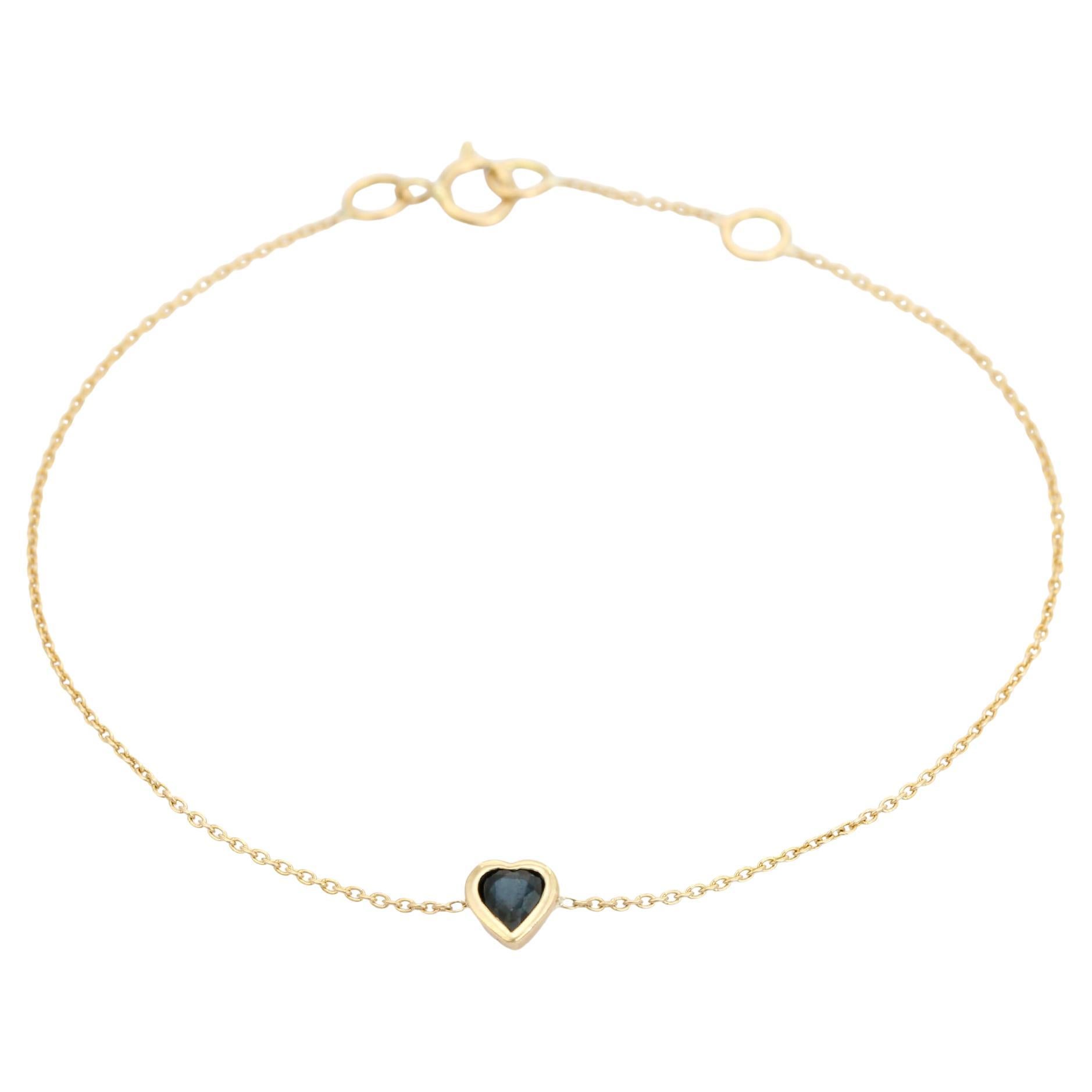 Delicada pulsera de cadena de oro de 14 quilates con zafiro azul en forma de corazón engastado en bisel