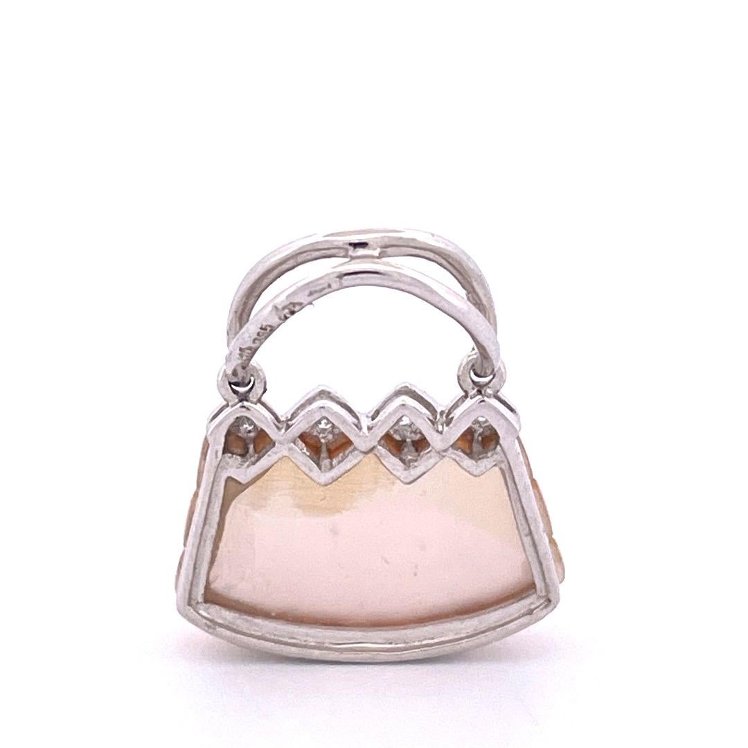 Délicat pendentif porte-monnaie en or blanc 14k nacre Neuf - En vente à New York, NY