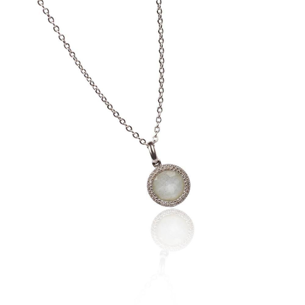 This beautiful and delicate pendant necklace is made in 14k white gold. The round pendant is a round aquamarine set in white gold and a delicate pave of diamonds. Perfect for your everyday outfit. 

* 14k white gold
* Aquamarine
* Authenticity &