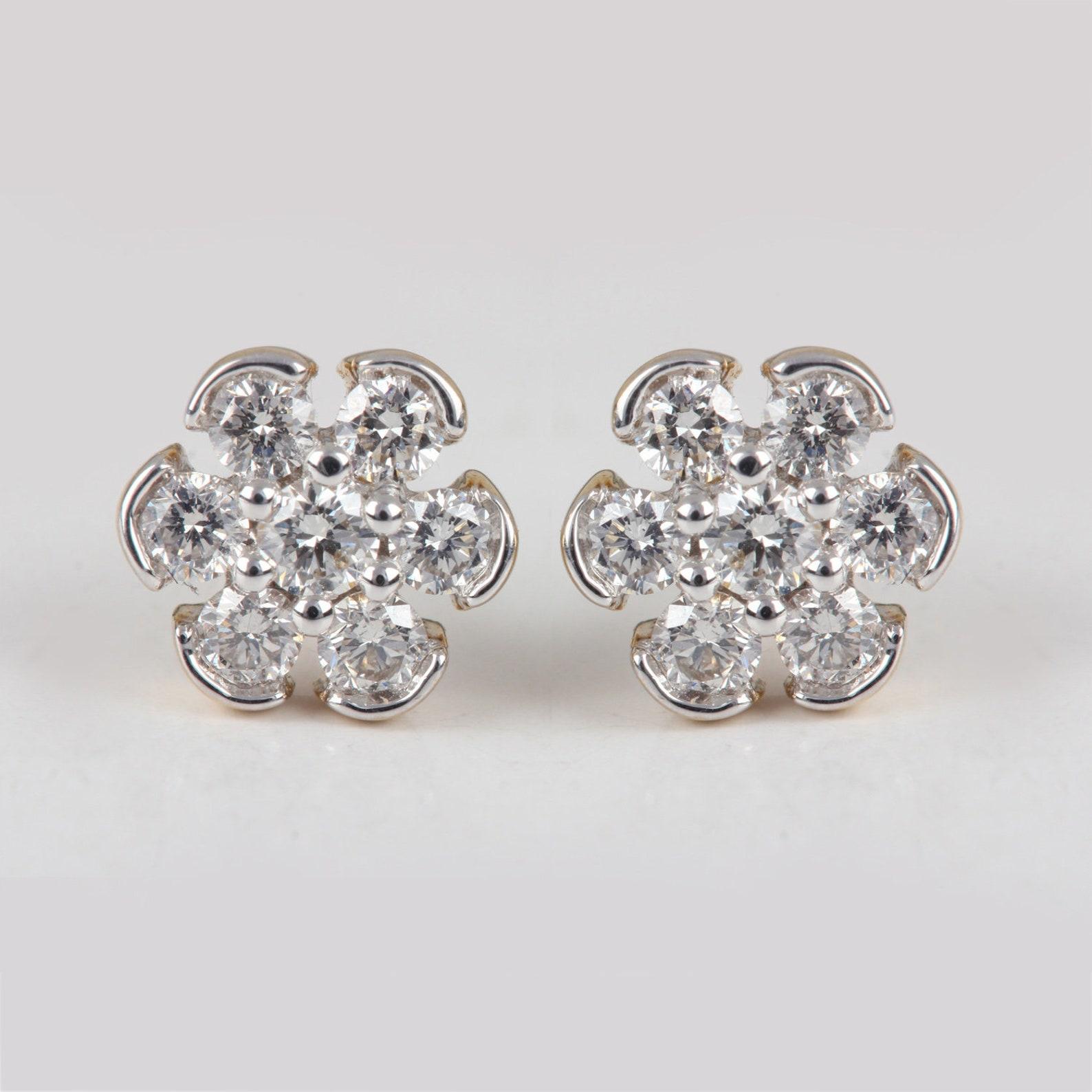 Delicate 14k Gelbgold Natürlicher Pave Diamant-Ohrring Minimalistischer Ohrring für sie

Verschluss: Schraubverschluss

Länge: 7 Millimeter

Breite: 7 Millimeter

14k Gelbgold Gewicht:1,482 Gramm

Gewicht des Diamanten:0,44 Karat

Artikelgröße: 7 x