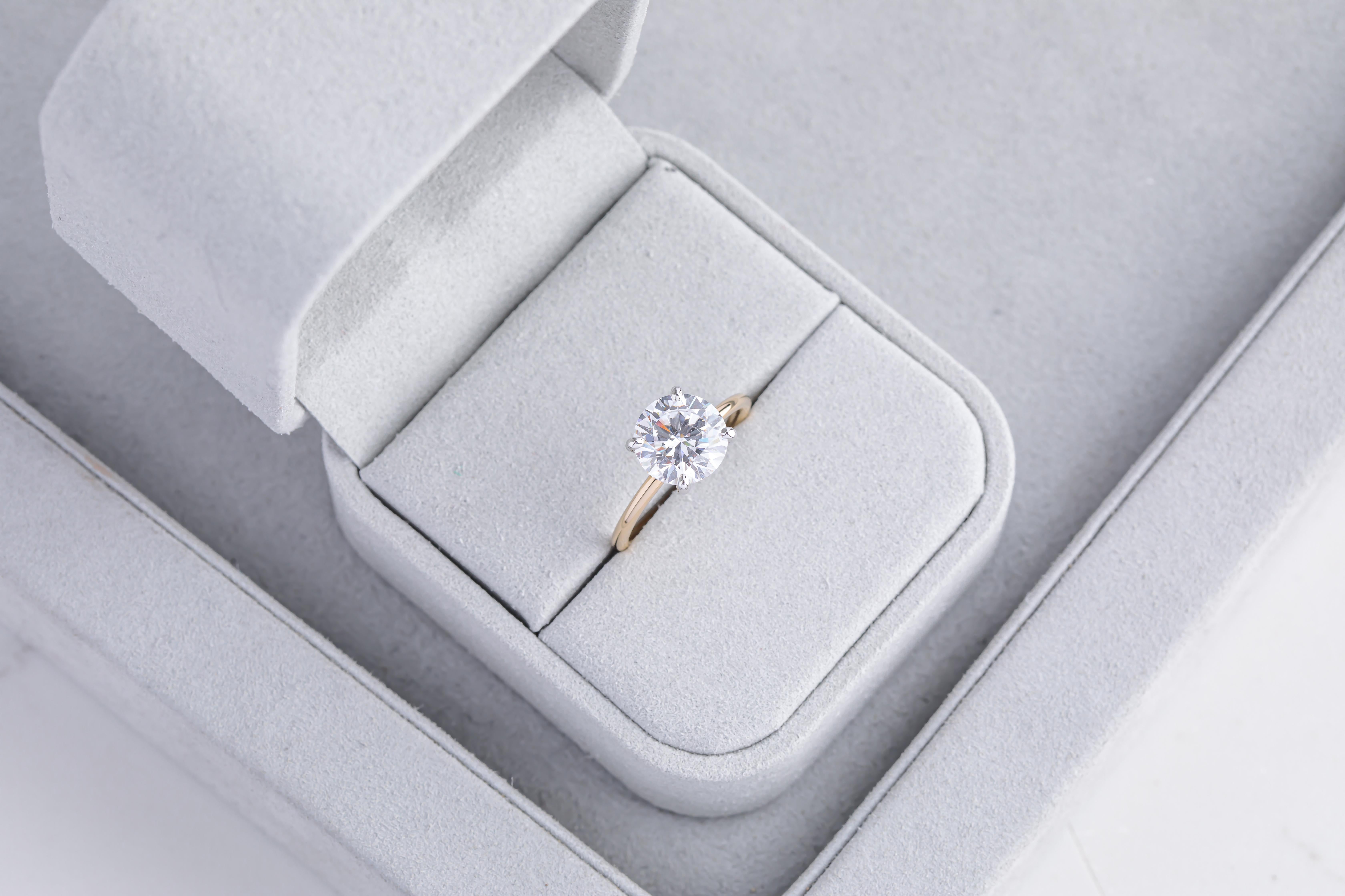Round Cut Delicate 2 Carat Round Solitiare Engagement Ring in Rose Gold For Sale