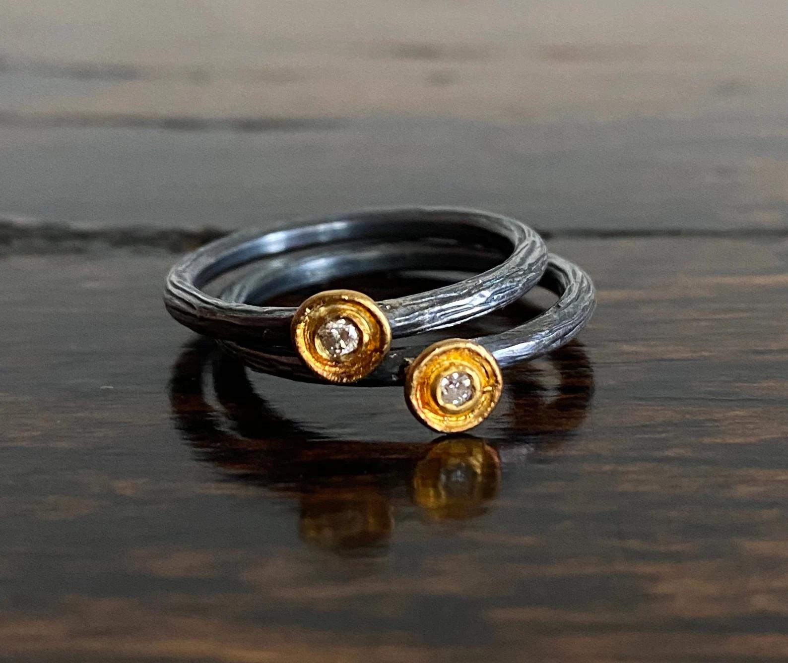 Bague circulaire délicate en or jaune 24 carats avec diamants et bague en argent Unisexe en vente