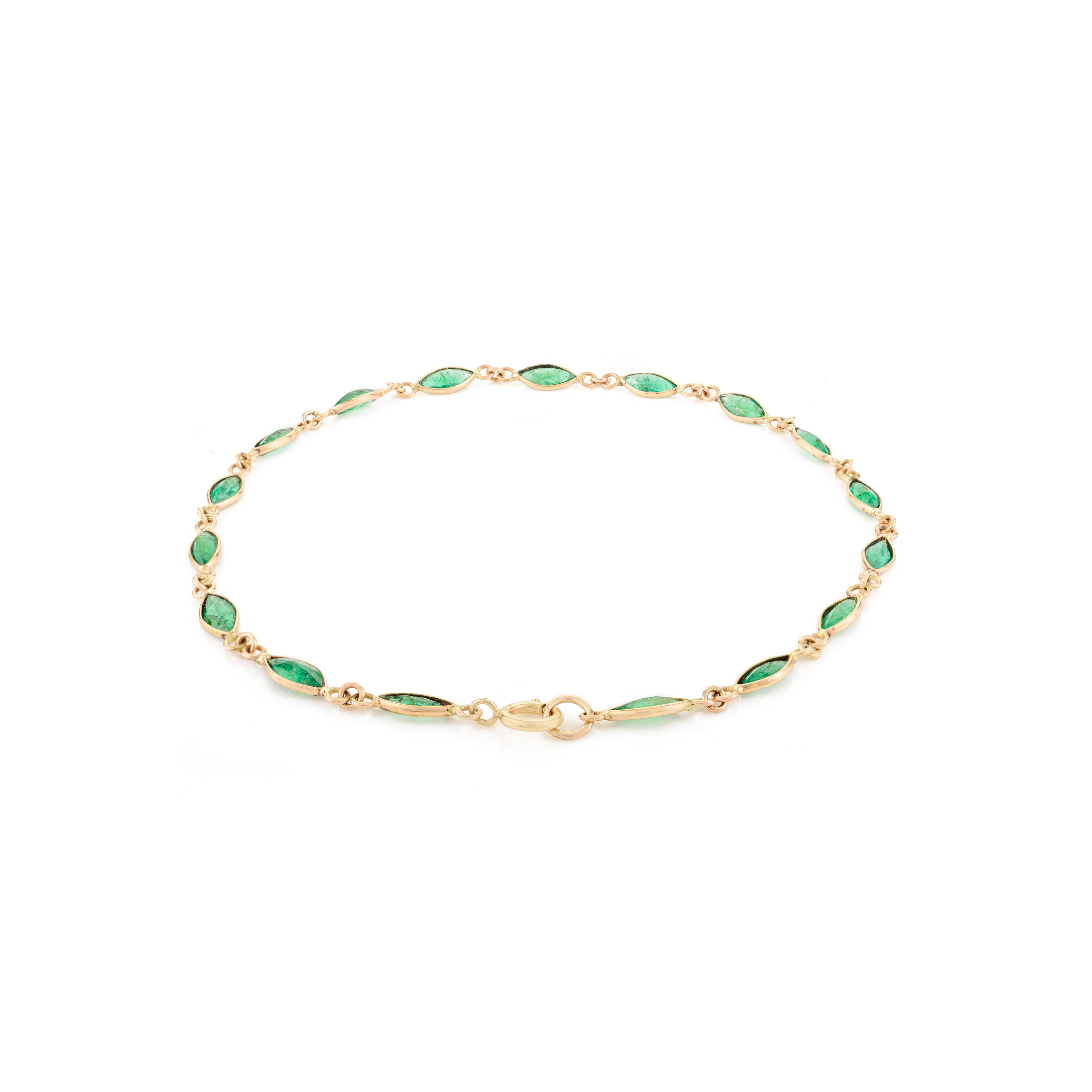 Women's Delicate 2.63CTW Marquise Cut Emerald Chain Bracelet Inlaid in 14K Yellow Gold For Sale