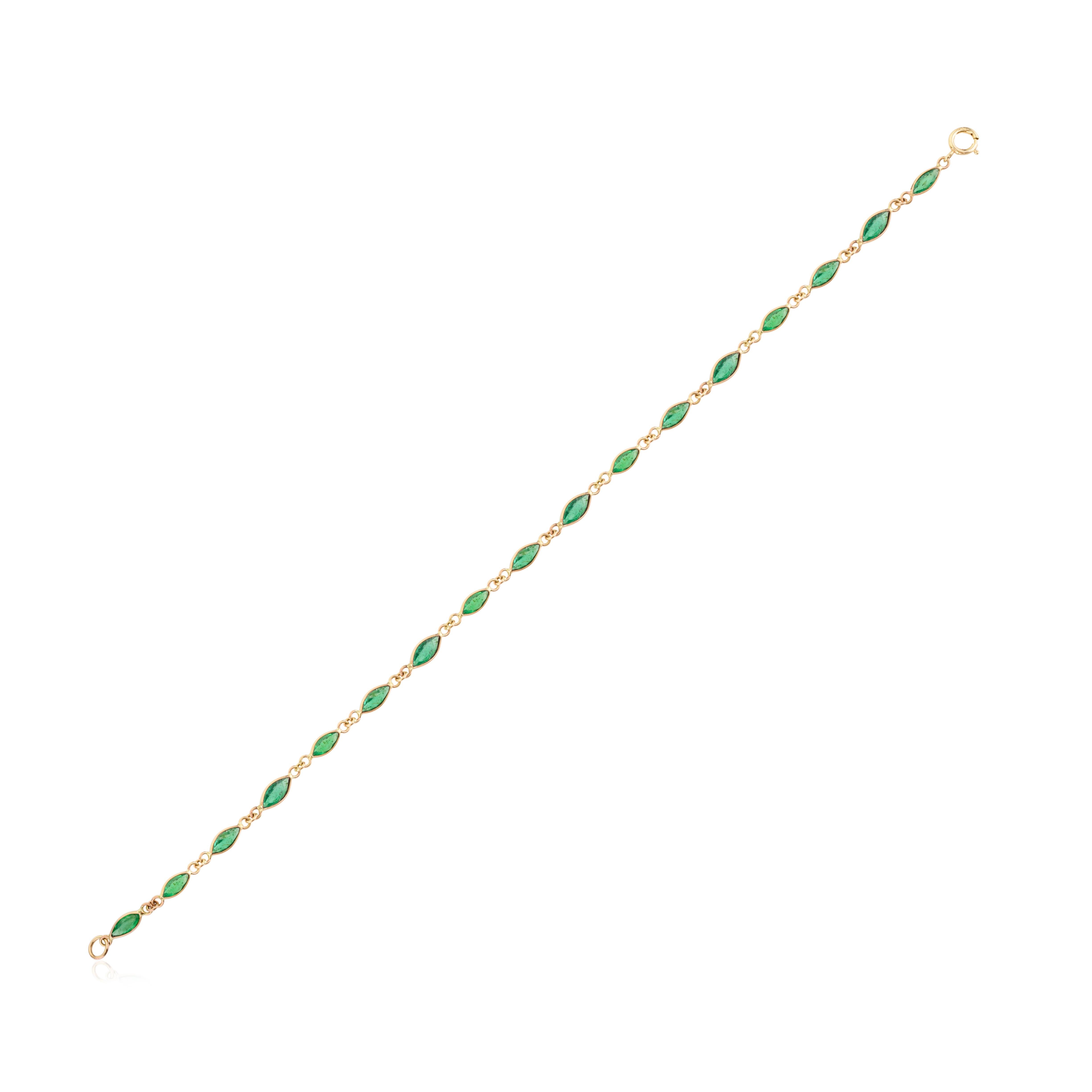 Delicate 2.63CTW Marquise Cut Emerald Chain Bracelet Inlaid in 14K Yellow Gold For Sale 1