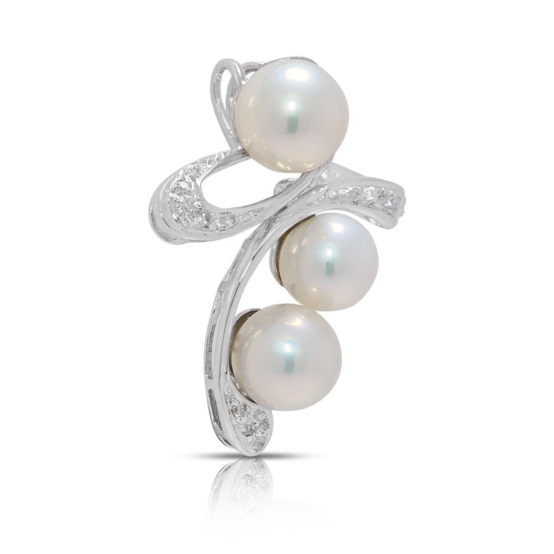 Femenino o masculino Delicate 3pcs Akoya Pearl & 0.04ct Natural Diamond Pendant in 18K White Gold en venta