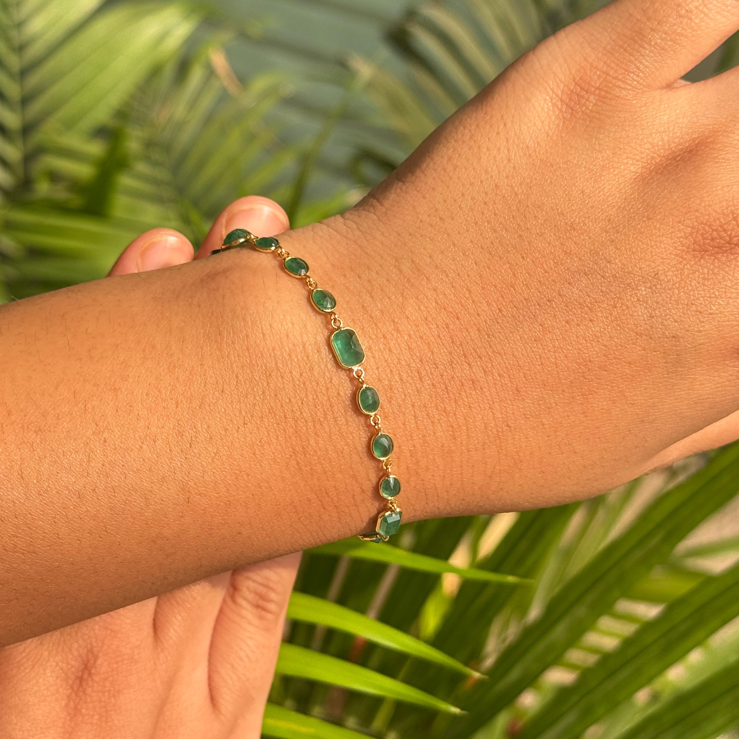 Delicate 4.45 CTW Emerald Bezel Link Bracelet en or jaune 18K Christmas Gift en vente 2