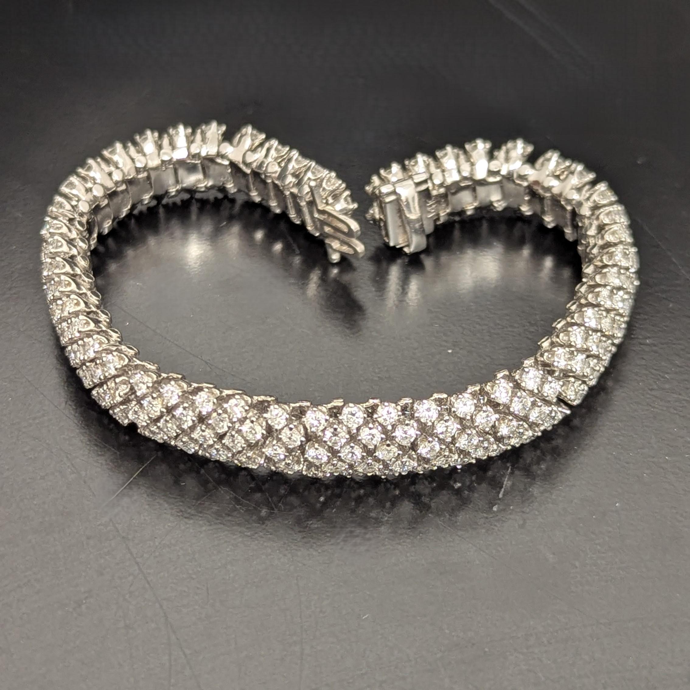 Delicate 5 Row Diamond 14K White Gold Bracelet Corte redondo en venta