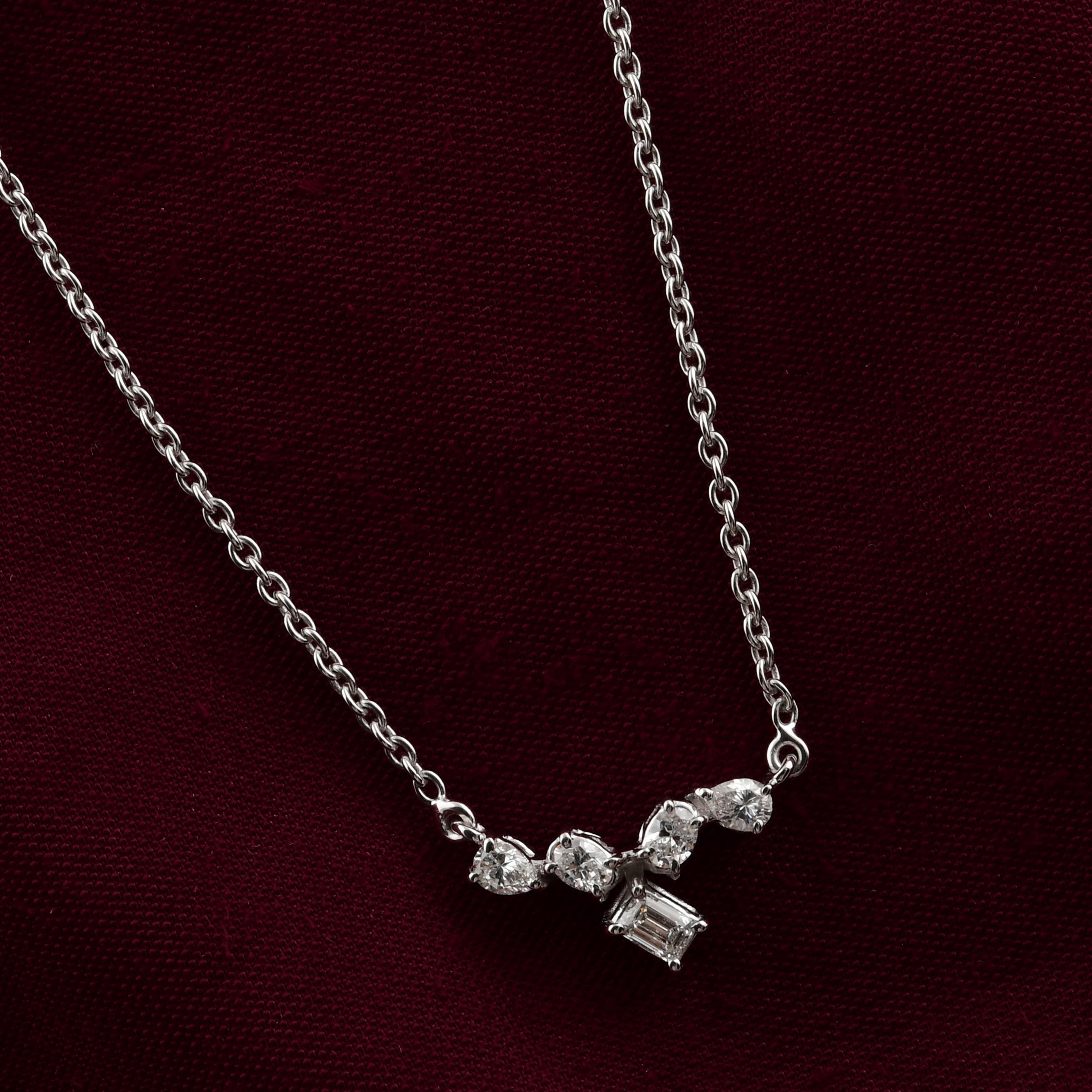 Modernista Delicata collana a catena con ciondolo asimmetrico di diamanti, regalo in oro bianco 18 carati in vendita
