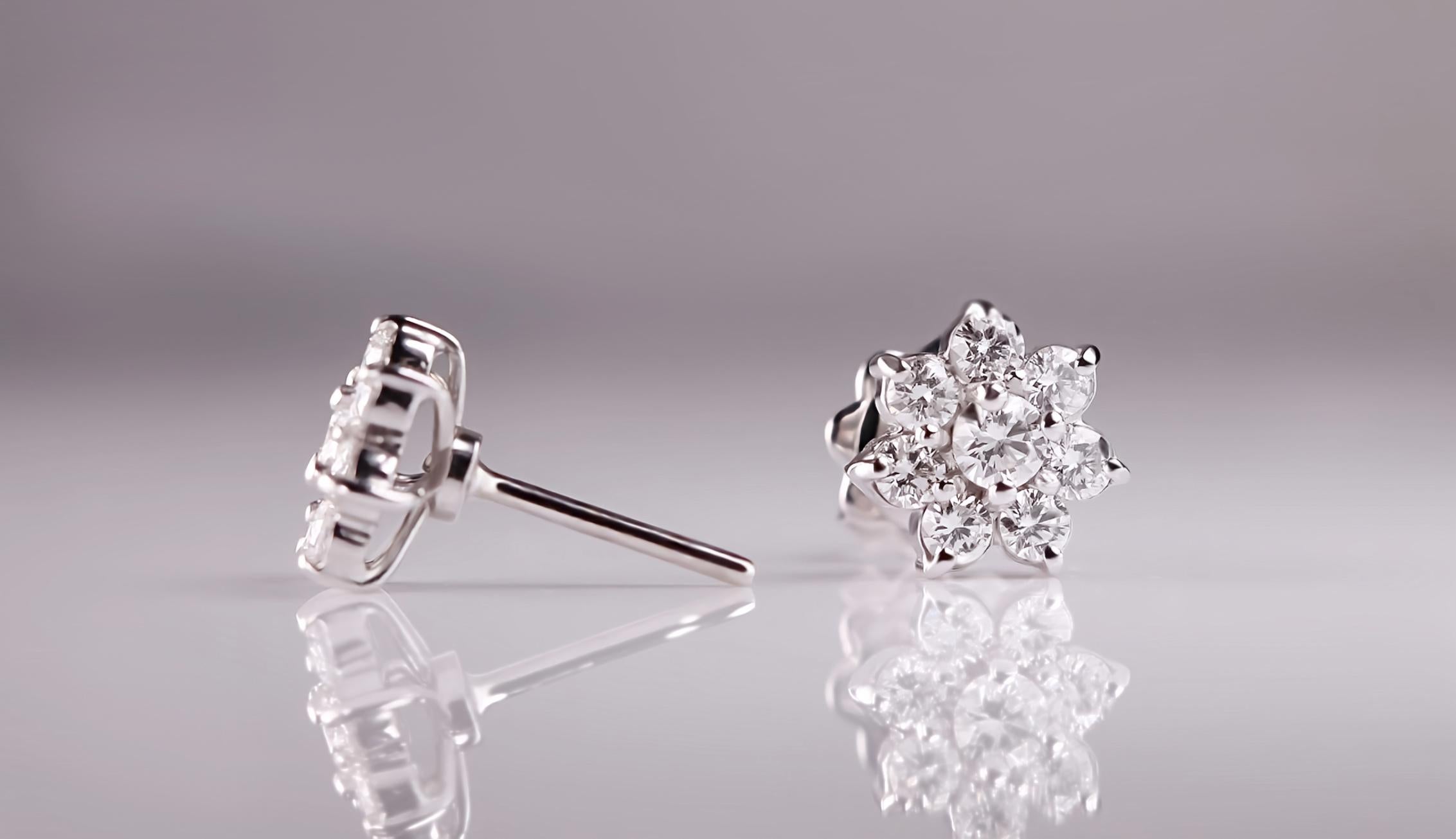 Contemporary Delicate Bloom: Diamond-adorned Flower Earrings in White Gold For Sale