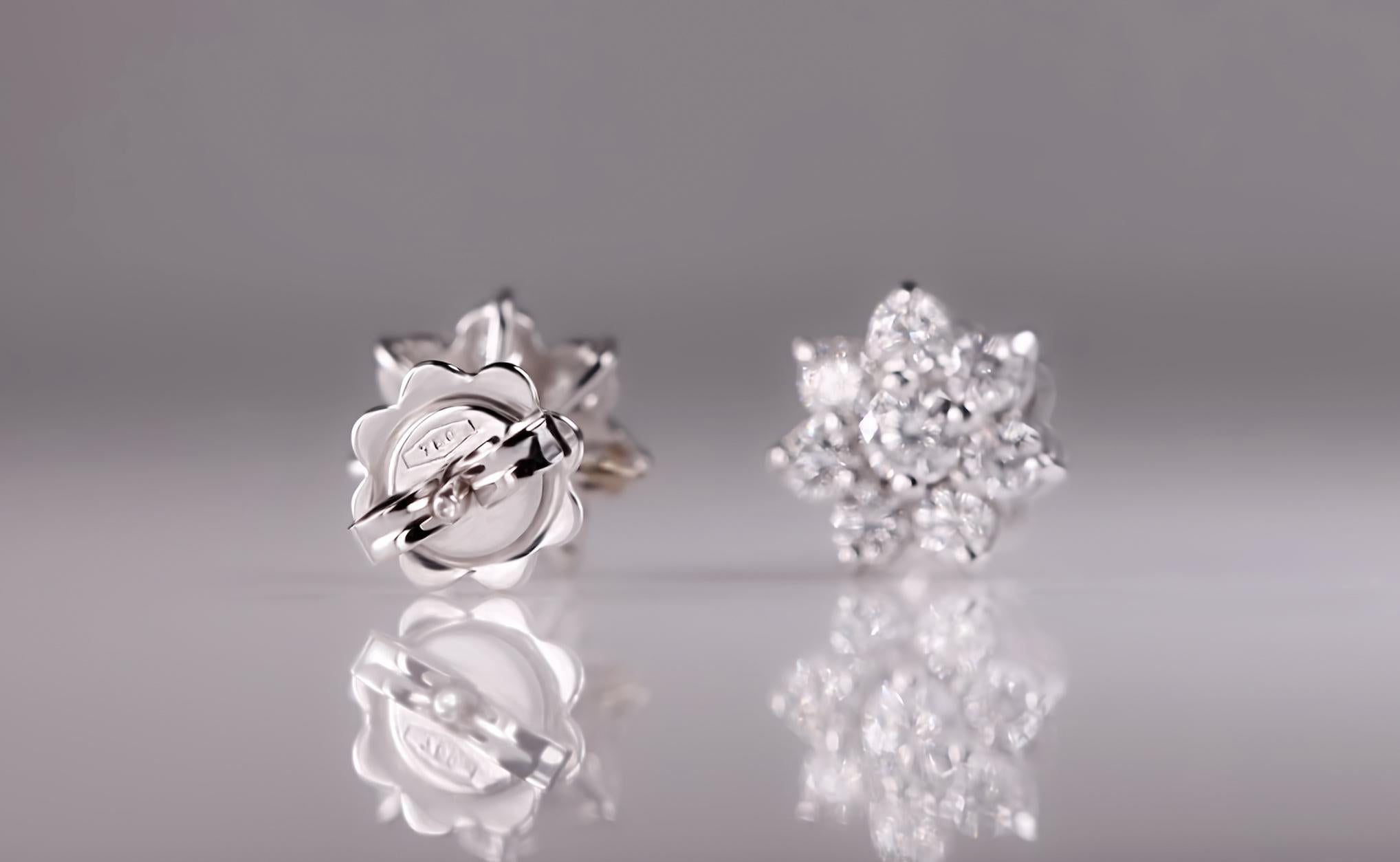 Delicate Bloom: Diamond-adorned Flower Earrings in White Gold In New Condition For Sale In Lugano, CH