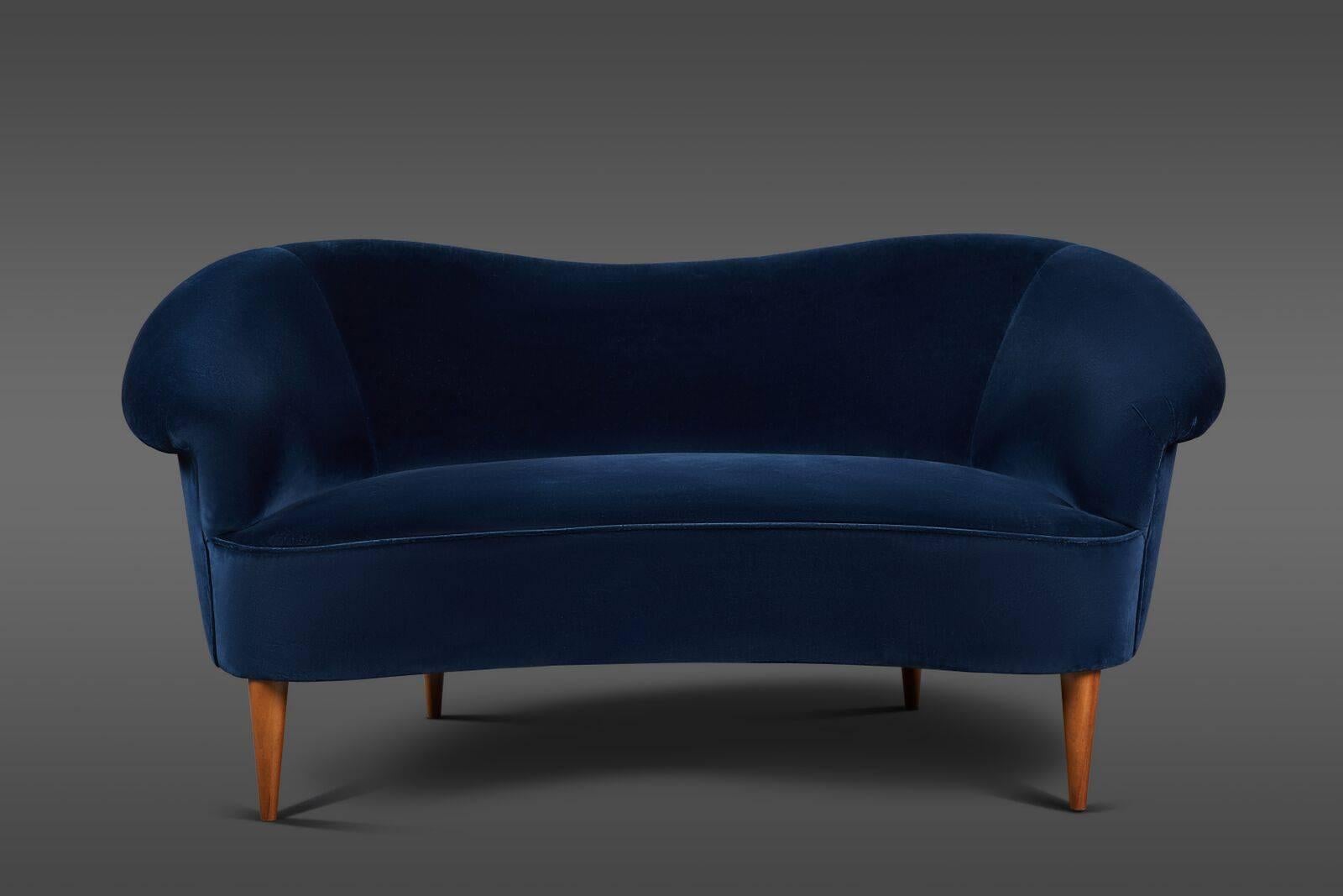 Elegant petite Italian blue velvet settee with conical wooden legs. Newly upholstered and truly lovely.