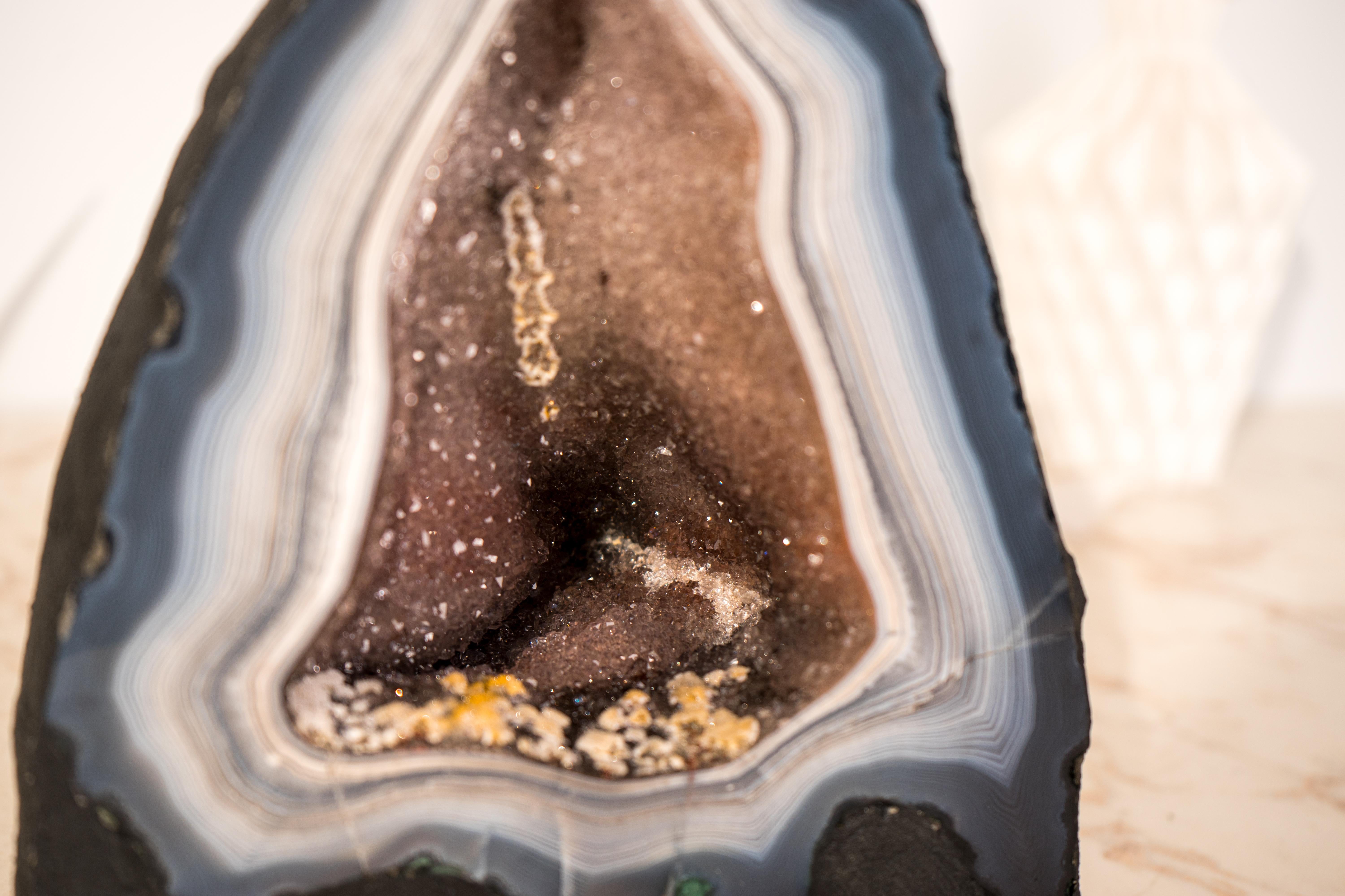 Zartes blau-weißes Spitzen-Achat-Geode mit Galaxy Druzy-Kristall in der Mitte im Angebot 8