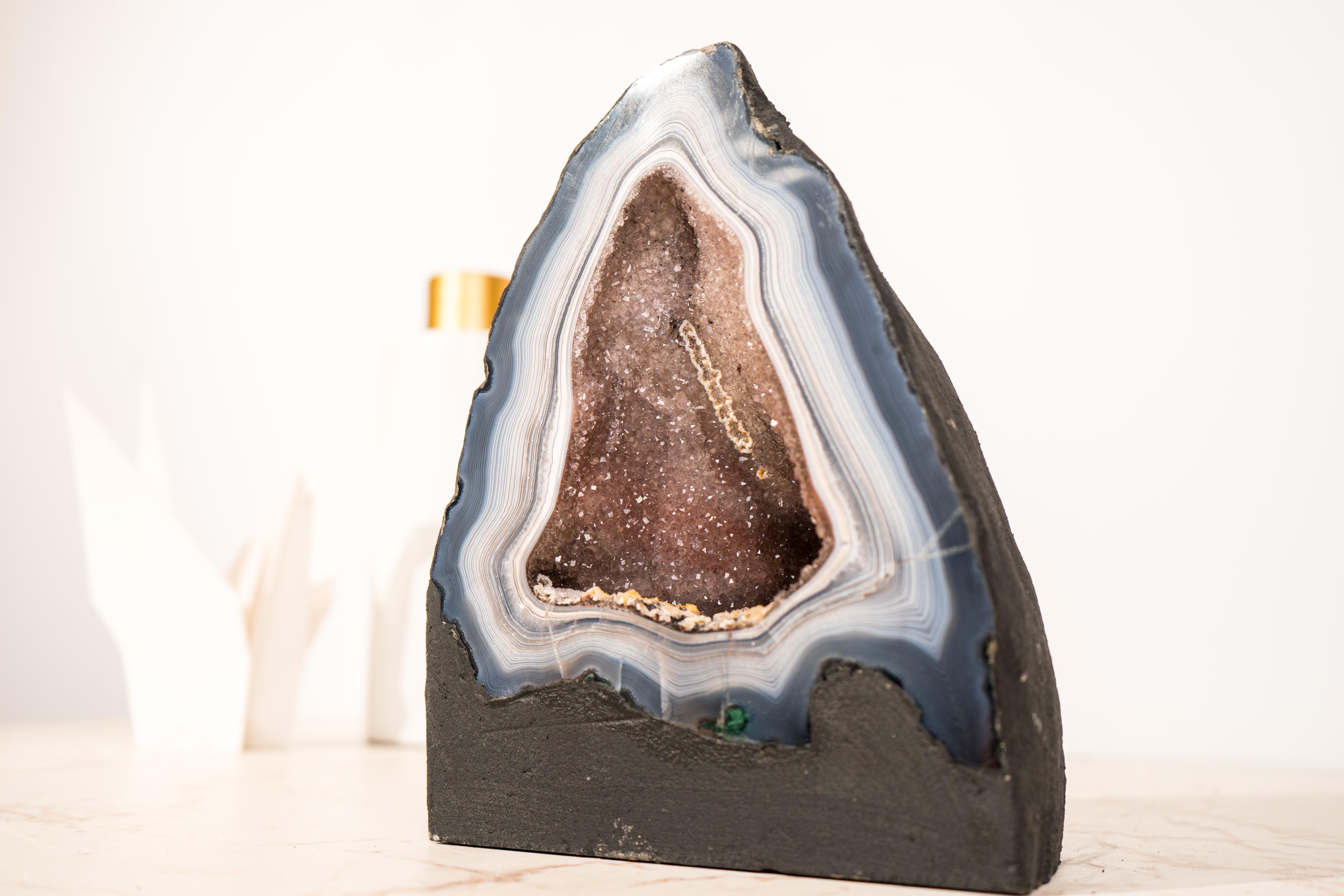 Zartes blau-weißes Spitzen-Achat-Geode mit Galaxy Druzy-Kristall in der Mitte (Brasilianisch) im Angebot