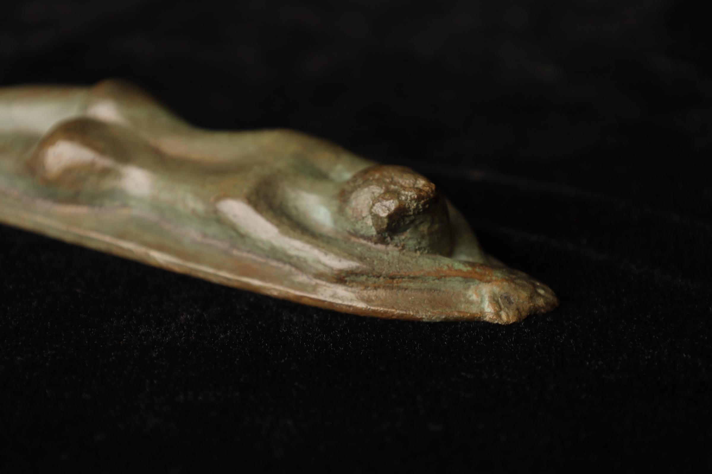 Delicate bronze statue 'Woman' by Nobuko Murakoshi For Sale 5