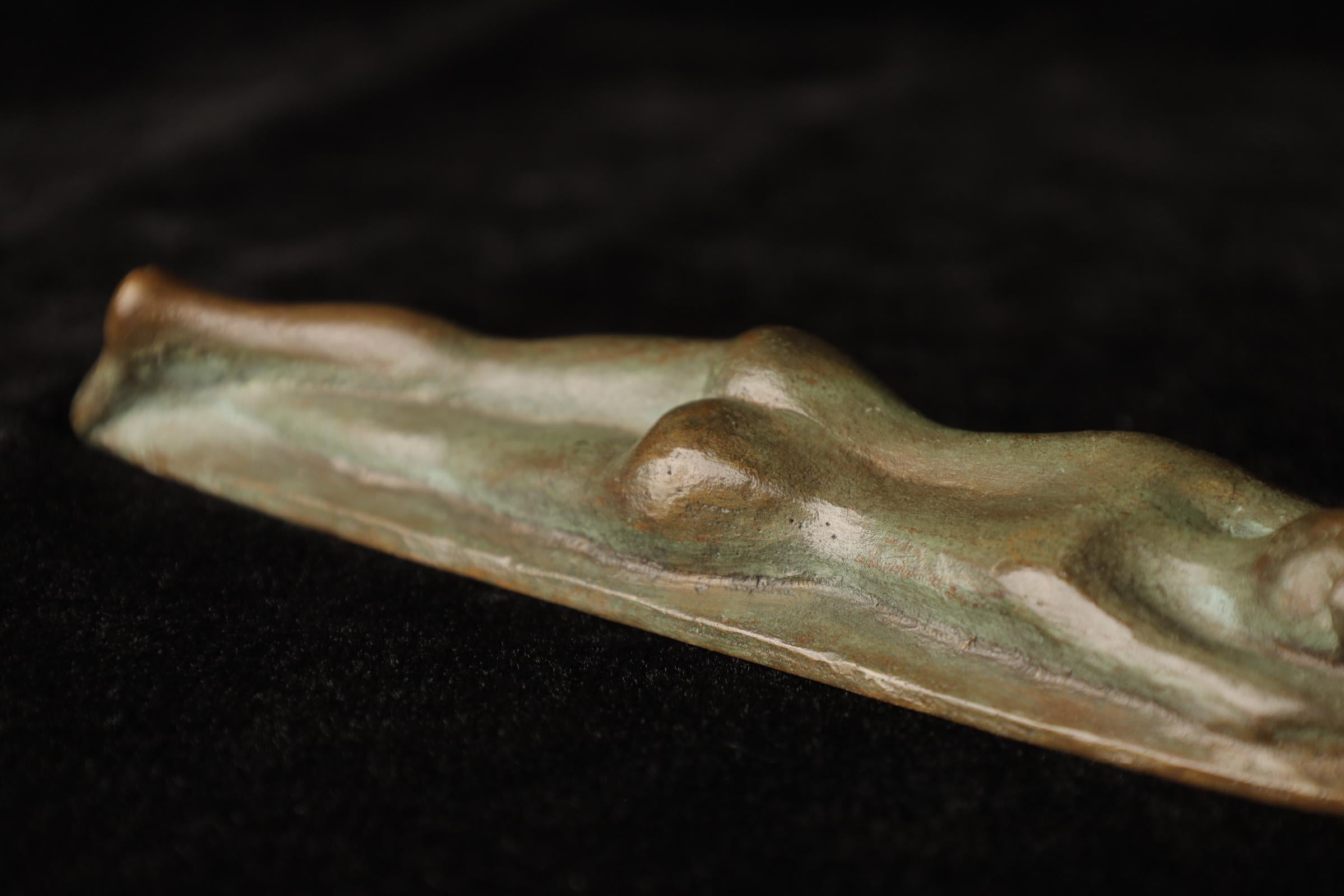 Delicate bronze statue 'Woman' by Nobuko Murakoshi For Sale 6