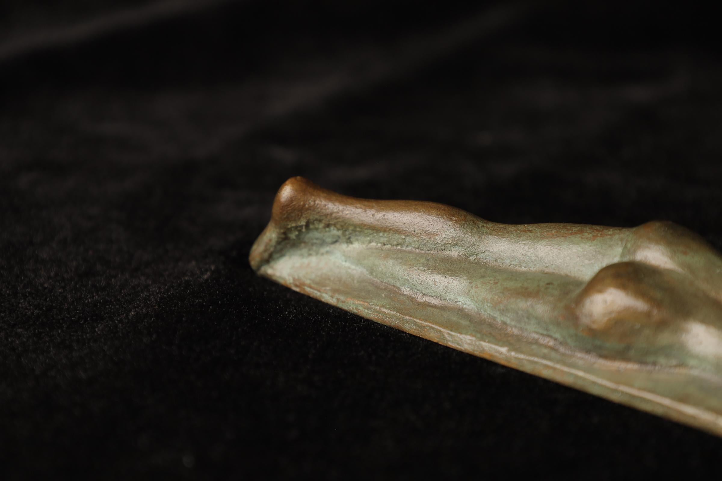 Delicate bronze statue 'Woman' by Nobuko Murakoshi For Sale 7