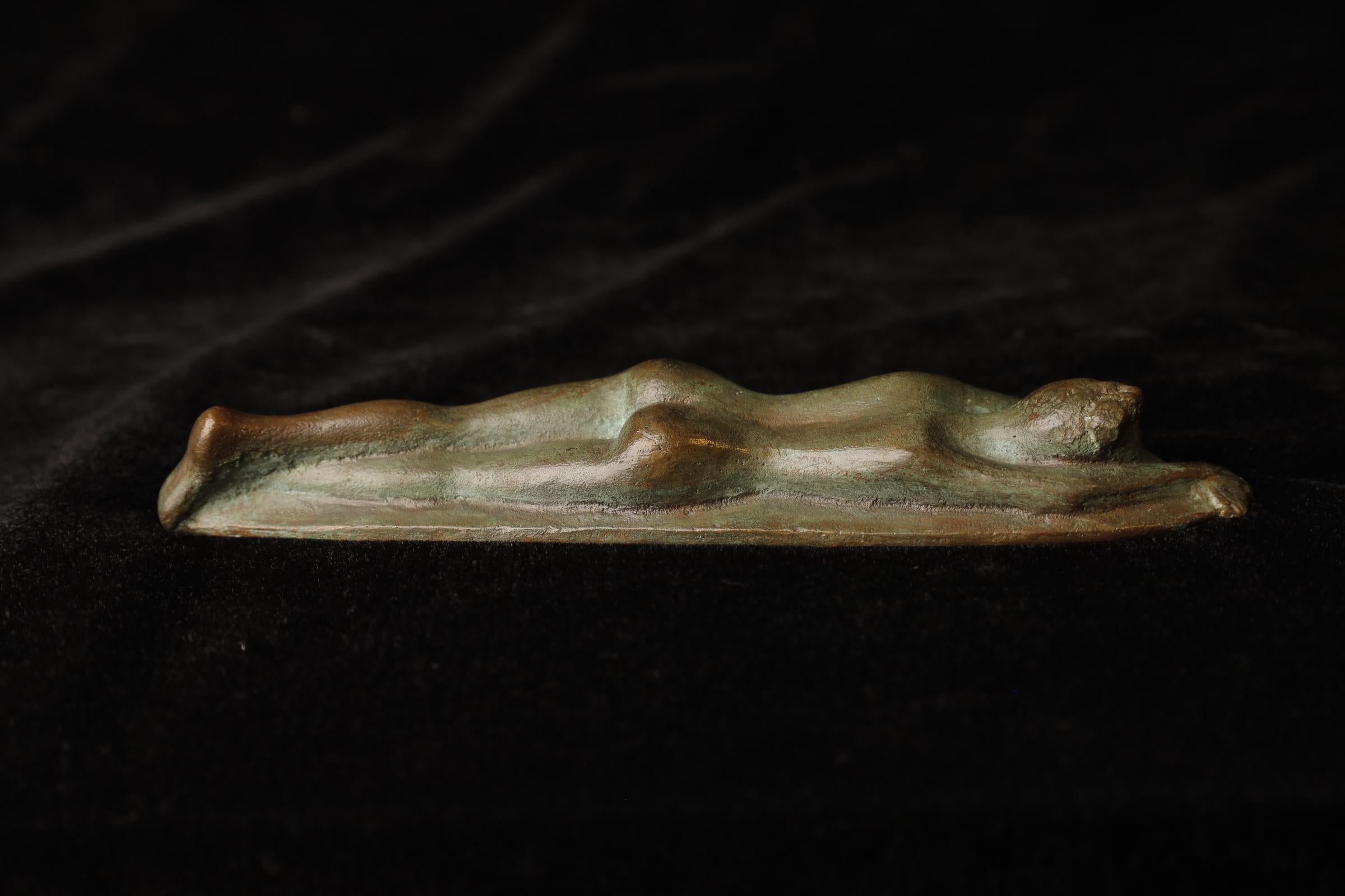 Delicate bronze statue 'Woman' by Nobuko Murakoshi For Sale 9