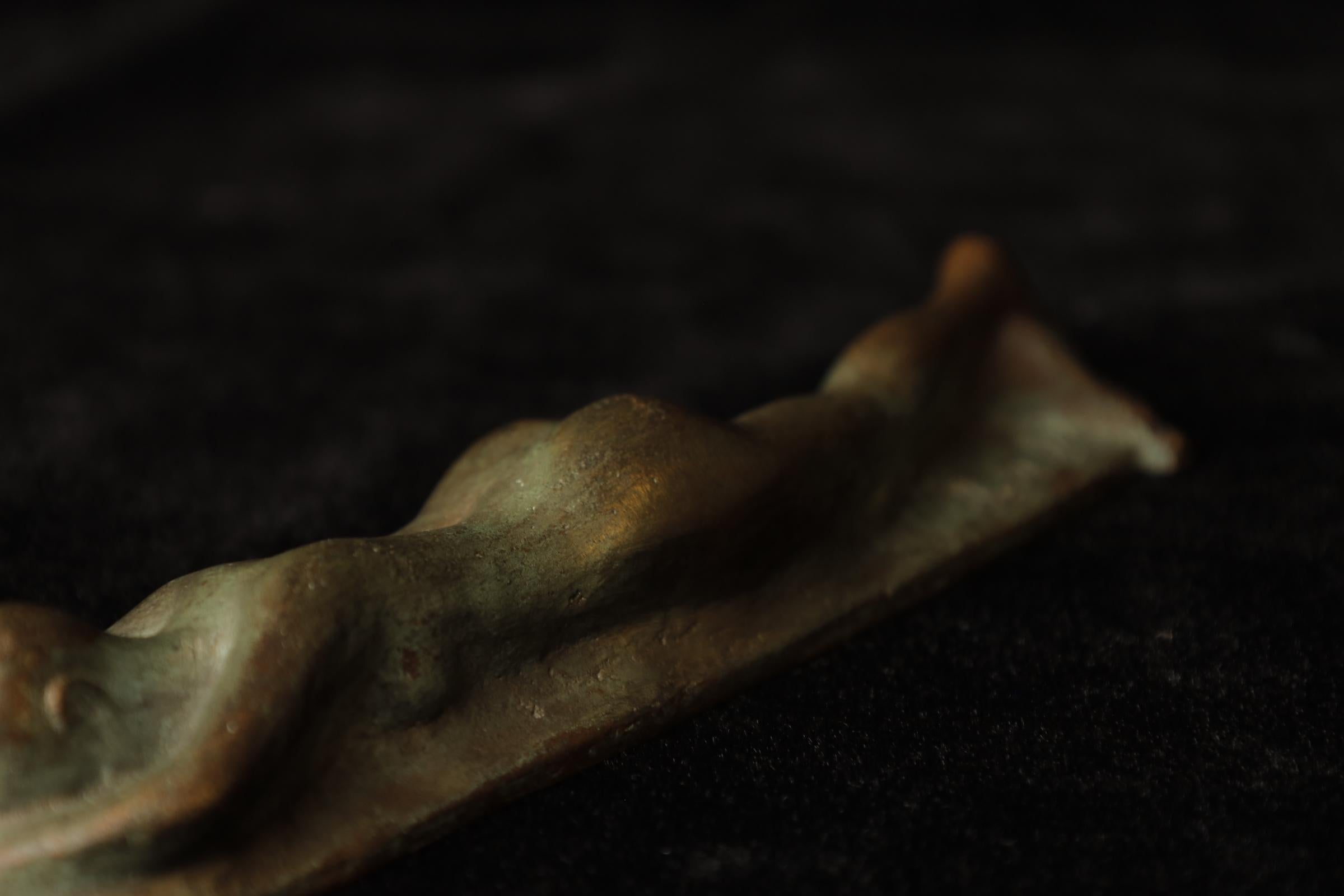 Delicate bronze statue 'Woman' by Nobuko Murakoshi For Sale 3