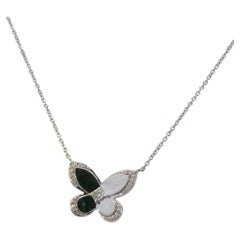 Collier pendentif papillon délicat en or blanc 14 carats avec accents de diamants