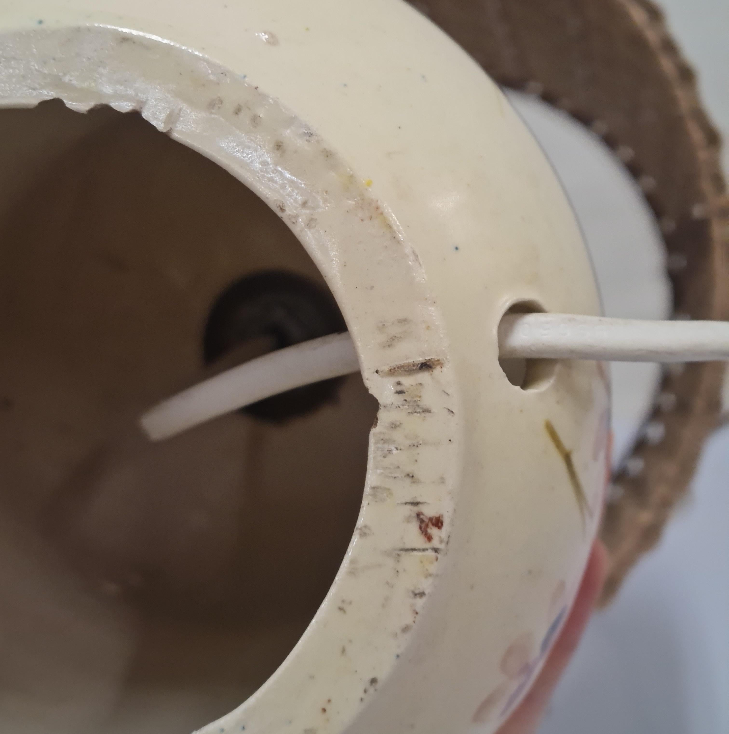 Delicata lampada da tavolo in ceramica, fiori dipinti a mano, Kupittaan Savi, Finlandia anni '40 in vendita 2