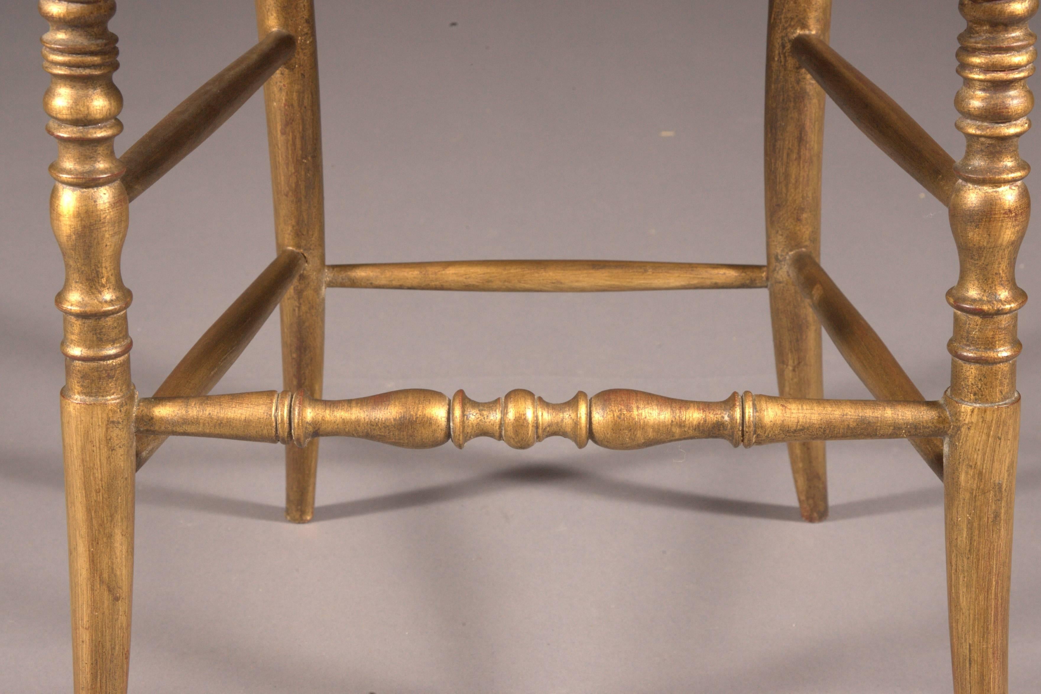 Zarter Stuhl im Stil des 19. Jahrhunderts (Handgefertigt) im Angebot