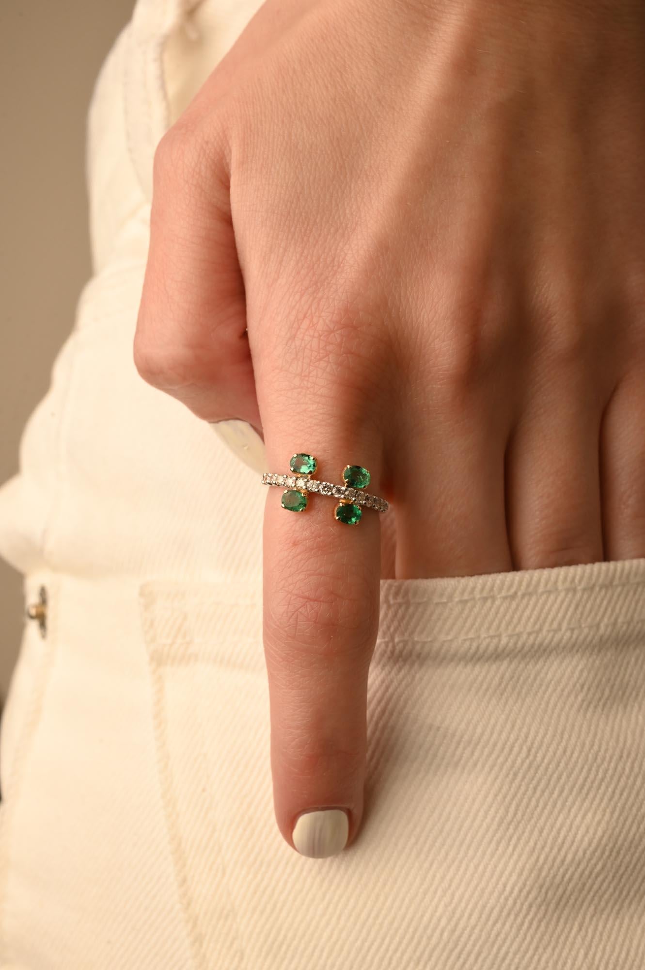 Im Angebot: Zarter Ring mit Diamant und Smaragd im Ovalschliff aus massivem 14-karätigem Weißgold () 4
