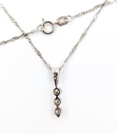 Zarte Diamant-Bar-Anhänger-Halskette aus 14k Weißgold