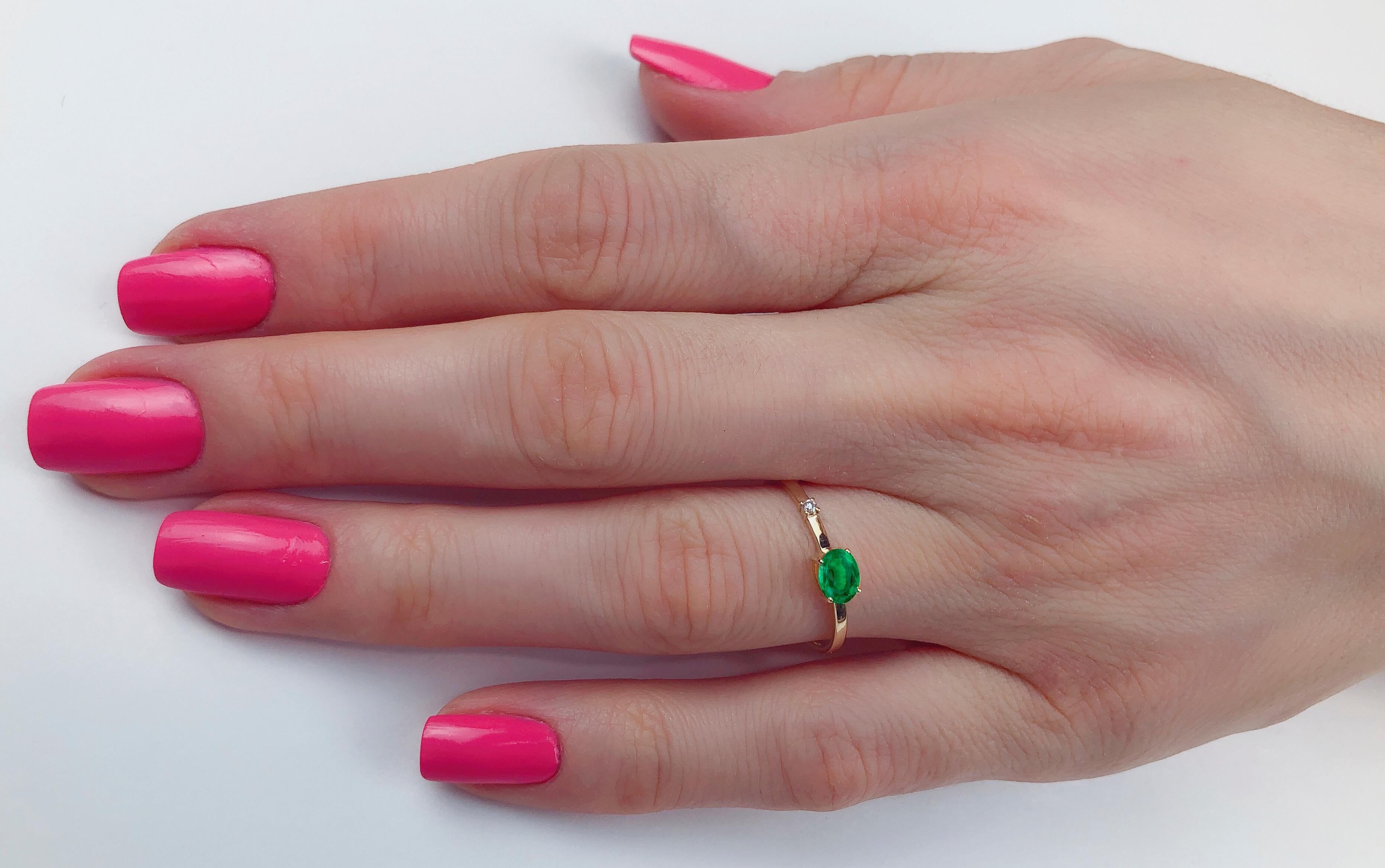Delicate Emerald ring in 14k gold.  In New Condition For Sale In Istanbul, TR