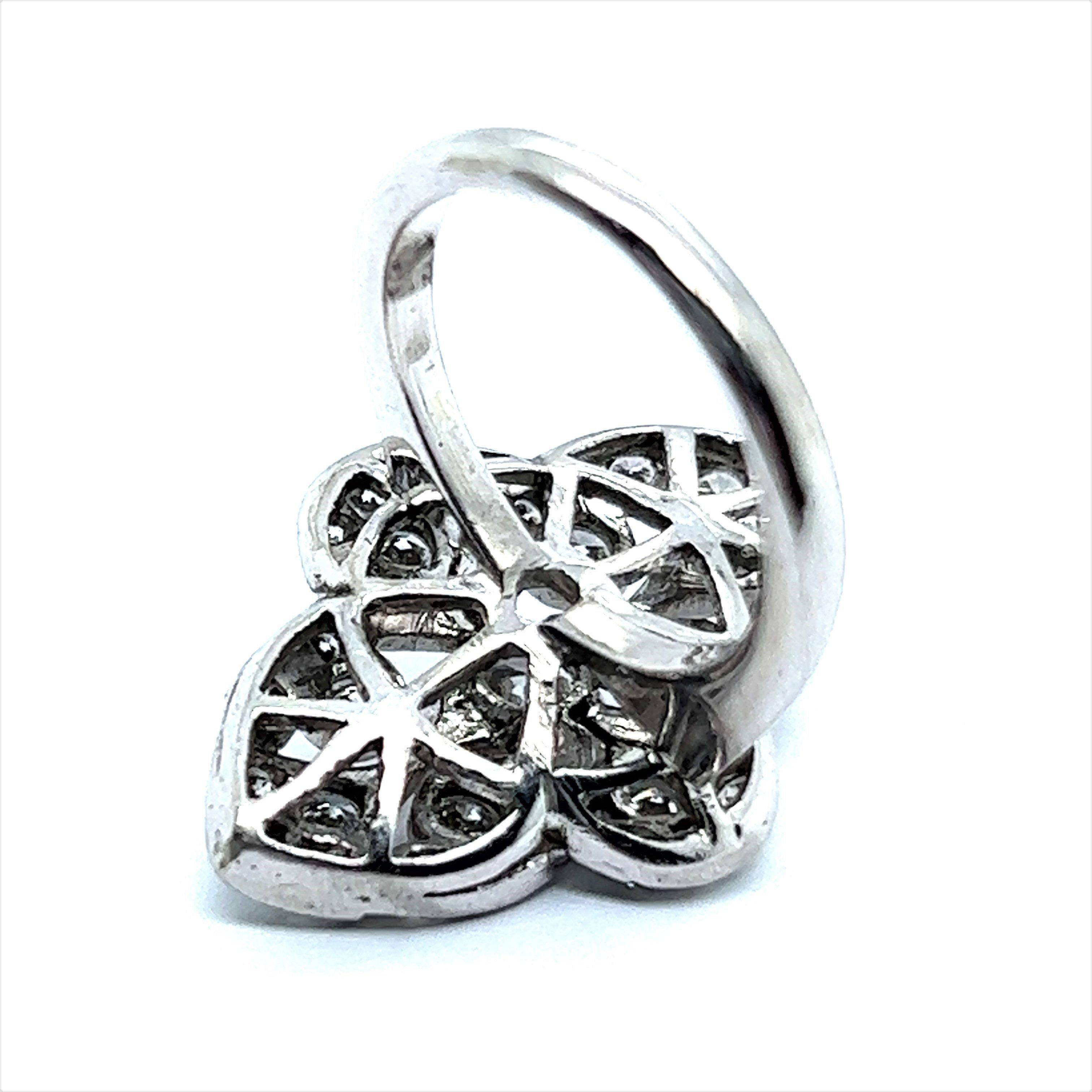 Ring mit zarter, geblümter Diamant in Sterlingsilber für Damen oder Herren im Angebot