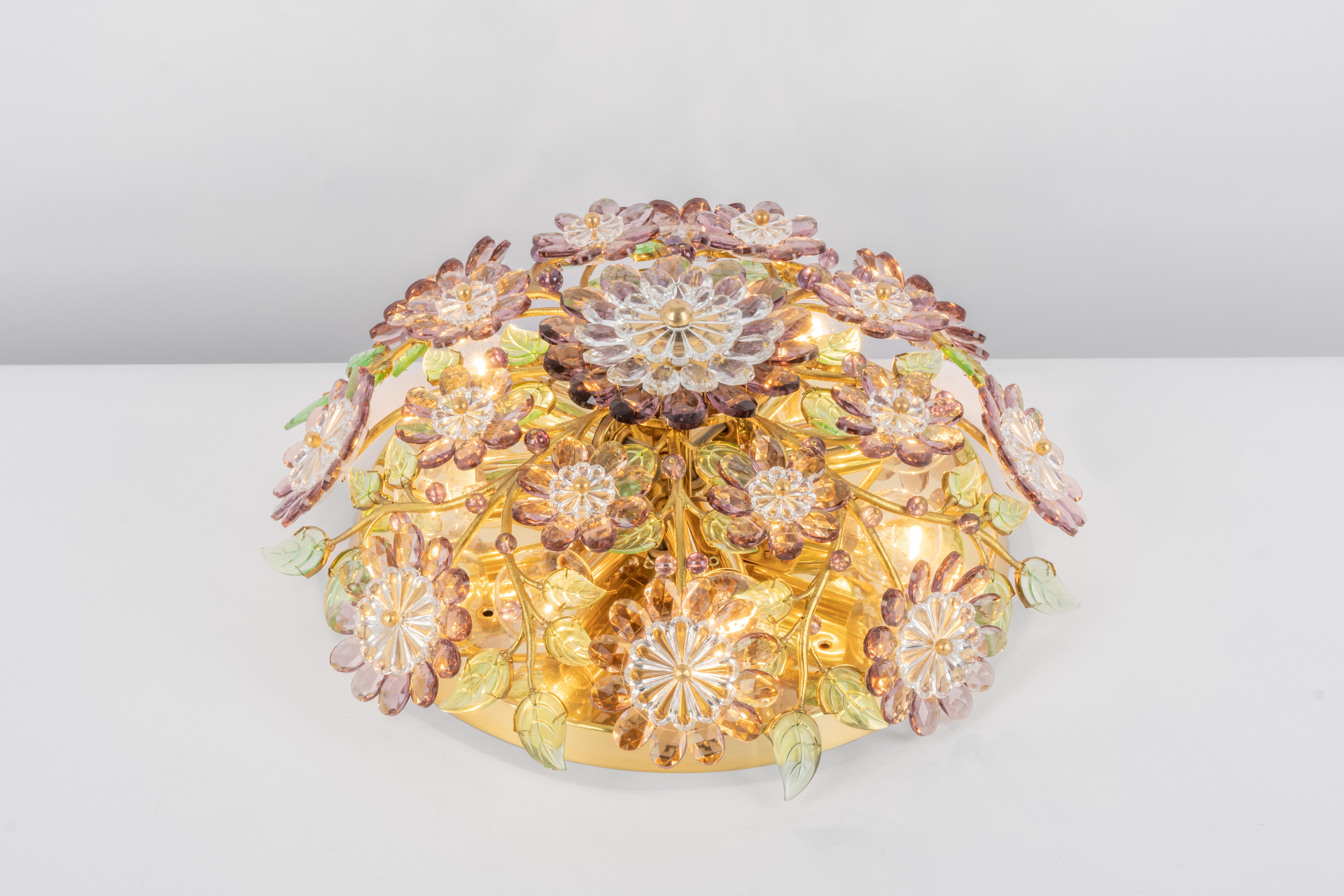 Zartes vergoldetes Messing Bouquet Kristallglas Flush Mount von Palwa, Deutschland, 1970er im Angebot 6