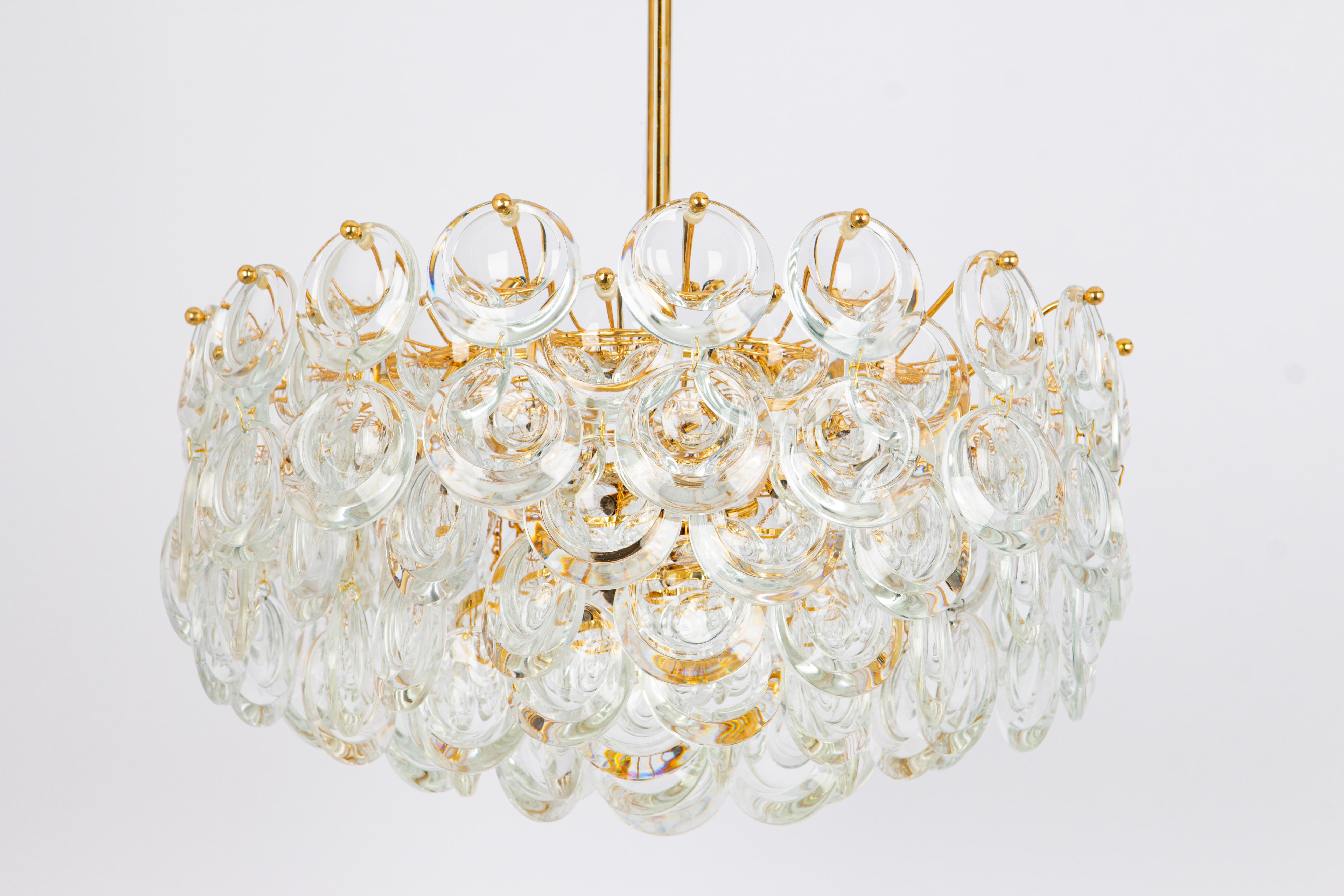 Delicate floral chandelier with crystal glass and gilded brass parts made by Palwa, Sciolari Design Germany, 1970s. Featuring a multitude of crystal glasses.
Measures: Diameter 15.7