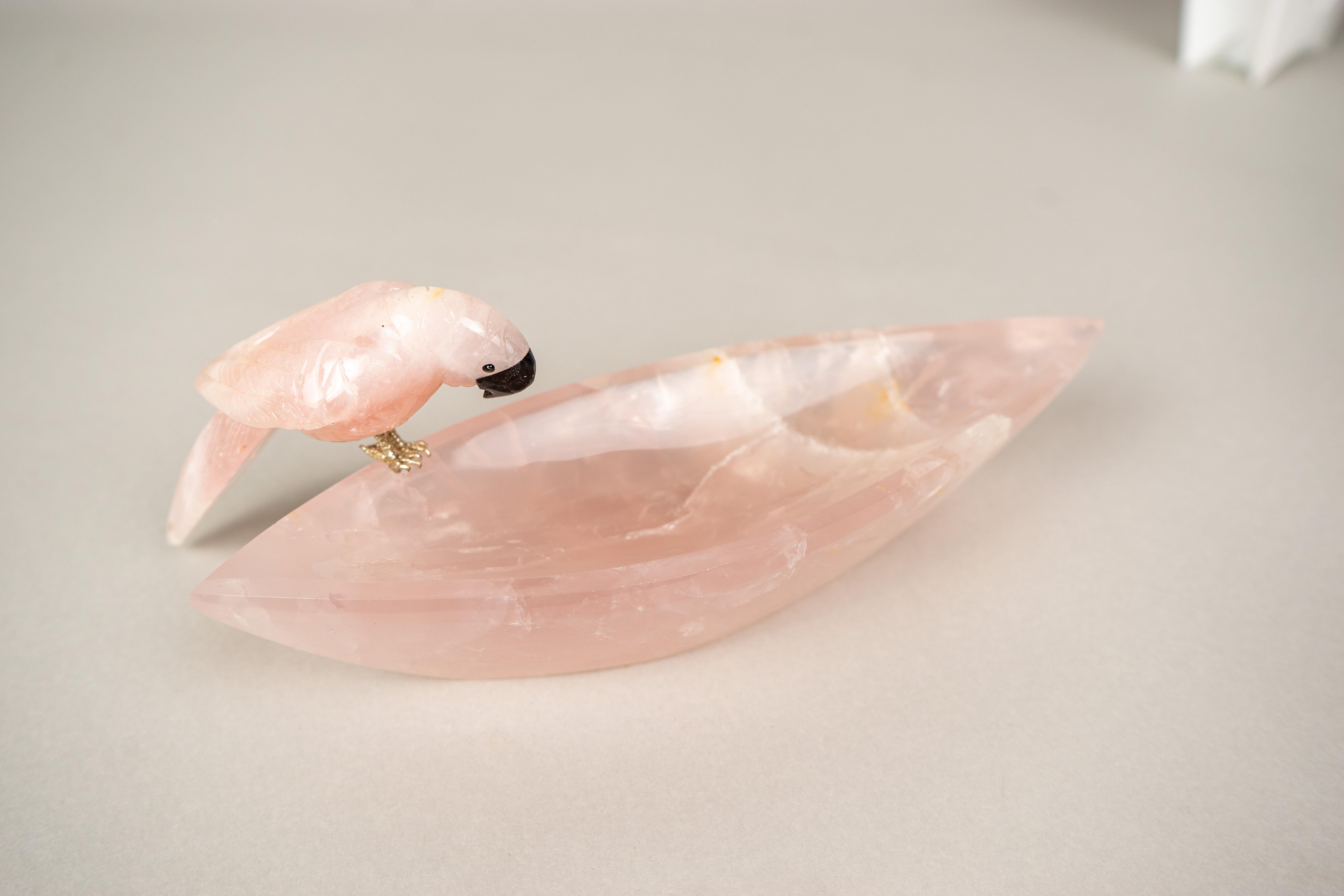 Delicate Hand-carved Parrot Sculpture on Rose Quartz Bowl

▫️ Description

Depicting a Brazilian parrot, this hand-carved bowl draws inspiration from the country’s rich fauna and is crafted exclusively from the finest Brazilian quartz. This artwork